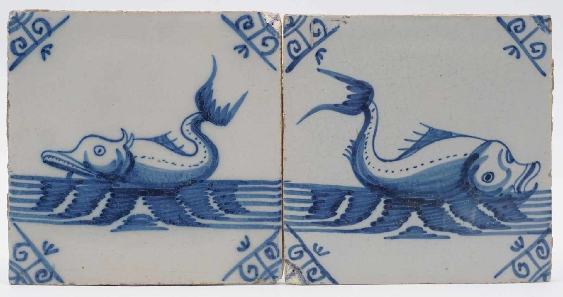 Zwei Wedgwood Fliesen mit Fisch-Motiven, Holland18. Jh., blau, seltene Darstellungen, wohl Stör