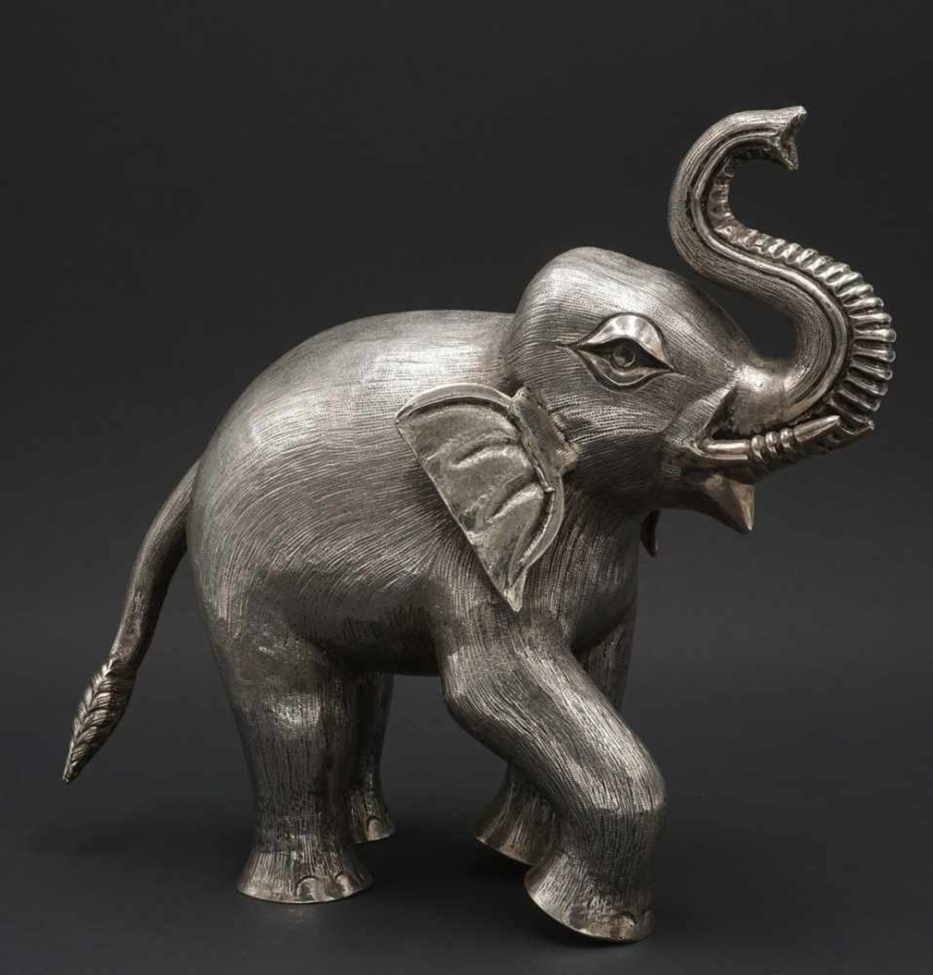 Laufender Elefant mit gehobenem RüsselSilber (geprüft), 23,5 x 26 x 12 cm (HxBxT), 1143 g