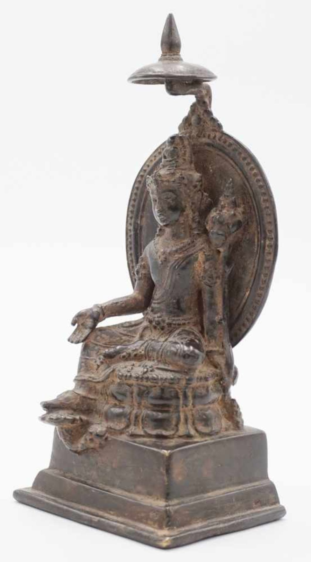 Bodhisattva Padmapani, Tibet, 19. Jh.Bronze, Bodhiattva sitzend auf dem Lotusthron und -sockel, - Bild 2 aus 4