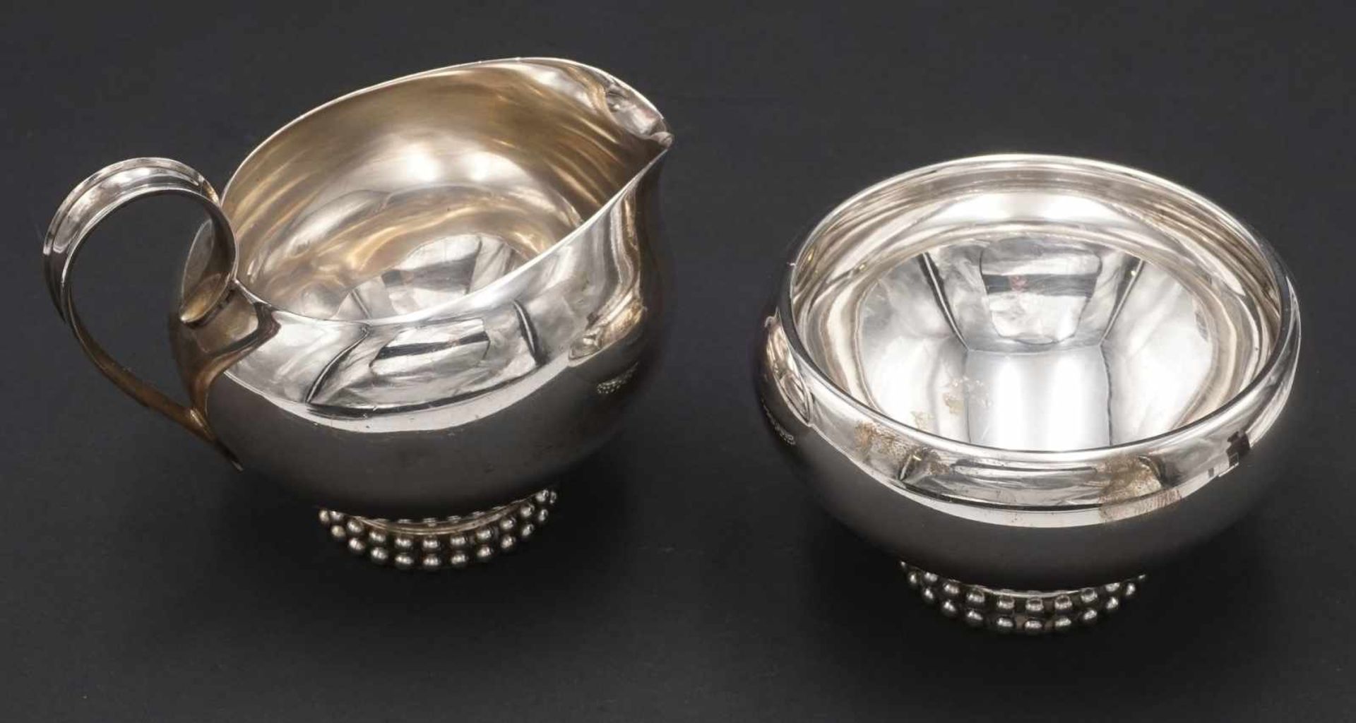 Milchkännchen und Zuckerdose auf Tablett925/- Silber, im Boden "Sterling" und "Löwe", Fuß jeweils - Image 3 of 5