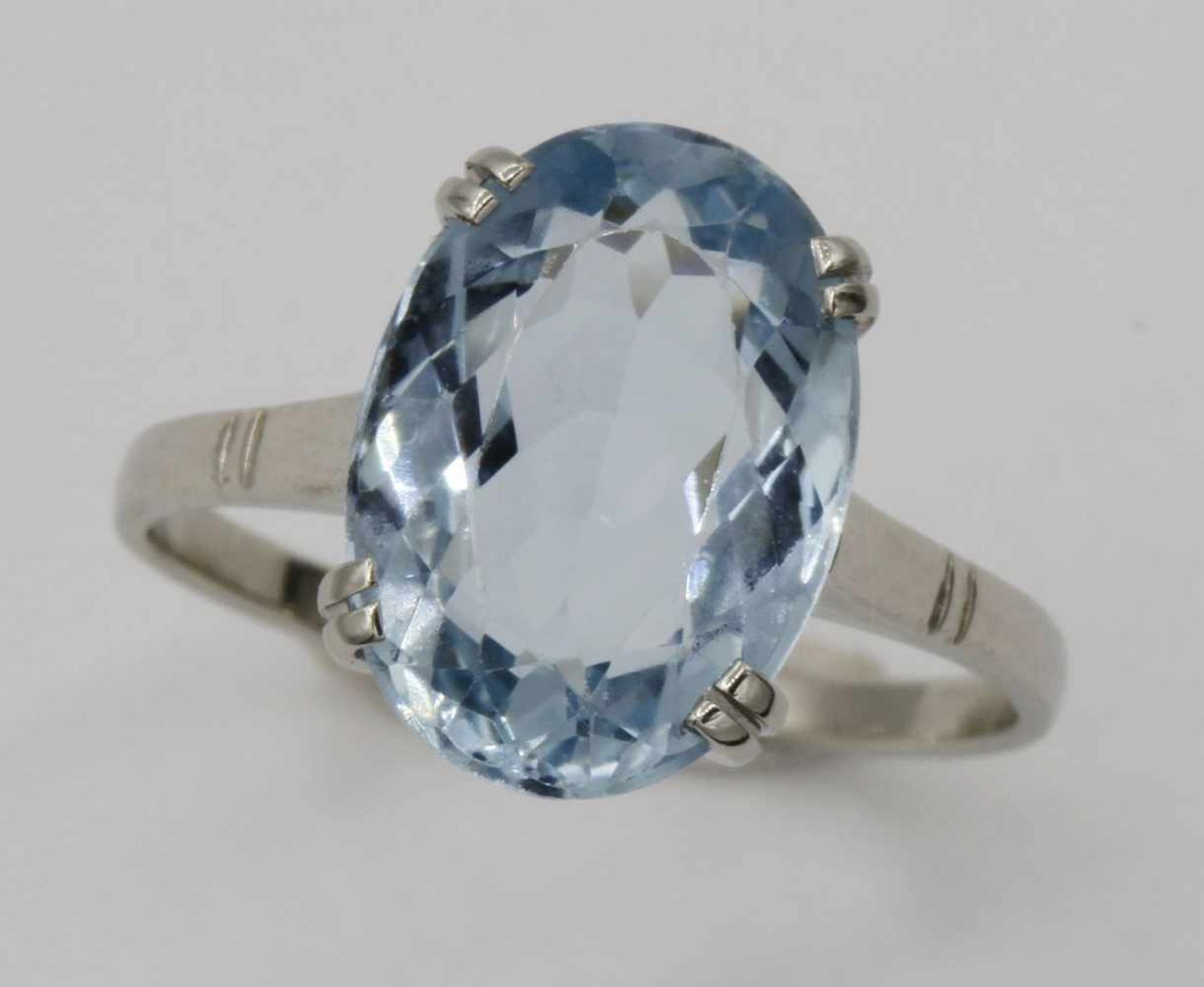 Aquamarin-Ring in Weißgold585/- Weißgold (geprüft), 3 ct Aquamarin im Ovalschliff, Chatonfassung,