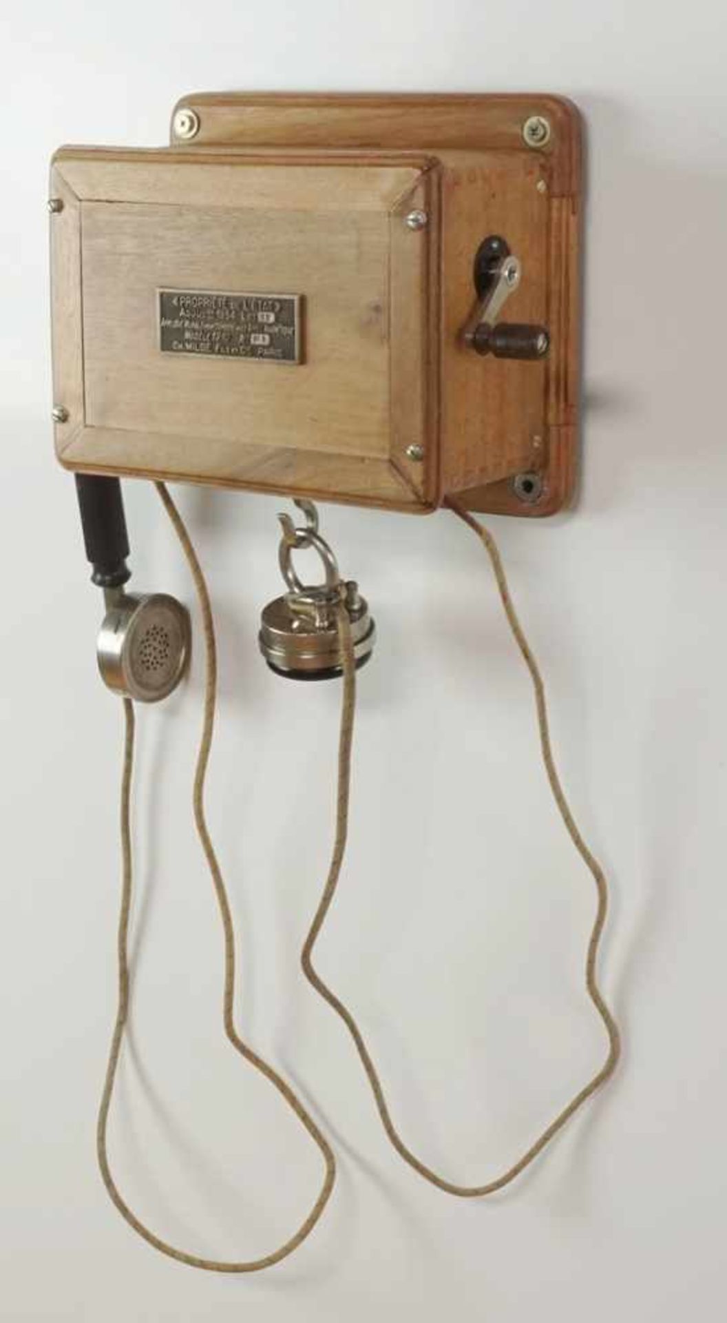 französisches CH. Milde Fils et Cie Wandtelefon mit Zweithörer, um 1920Holzgehäuse, vernickelte - Bild 2 aus 6