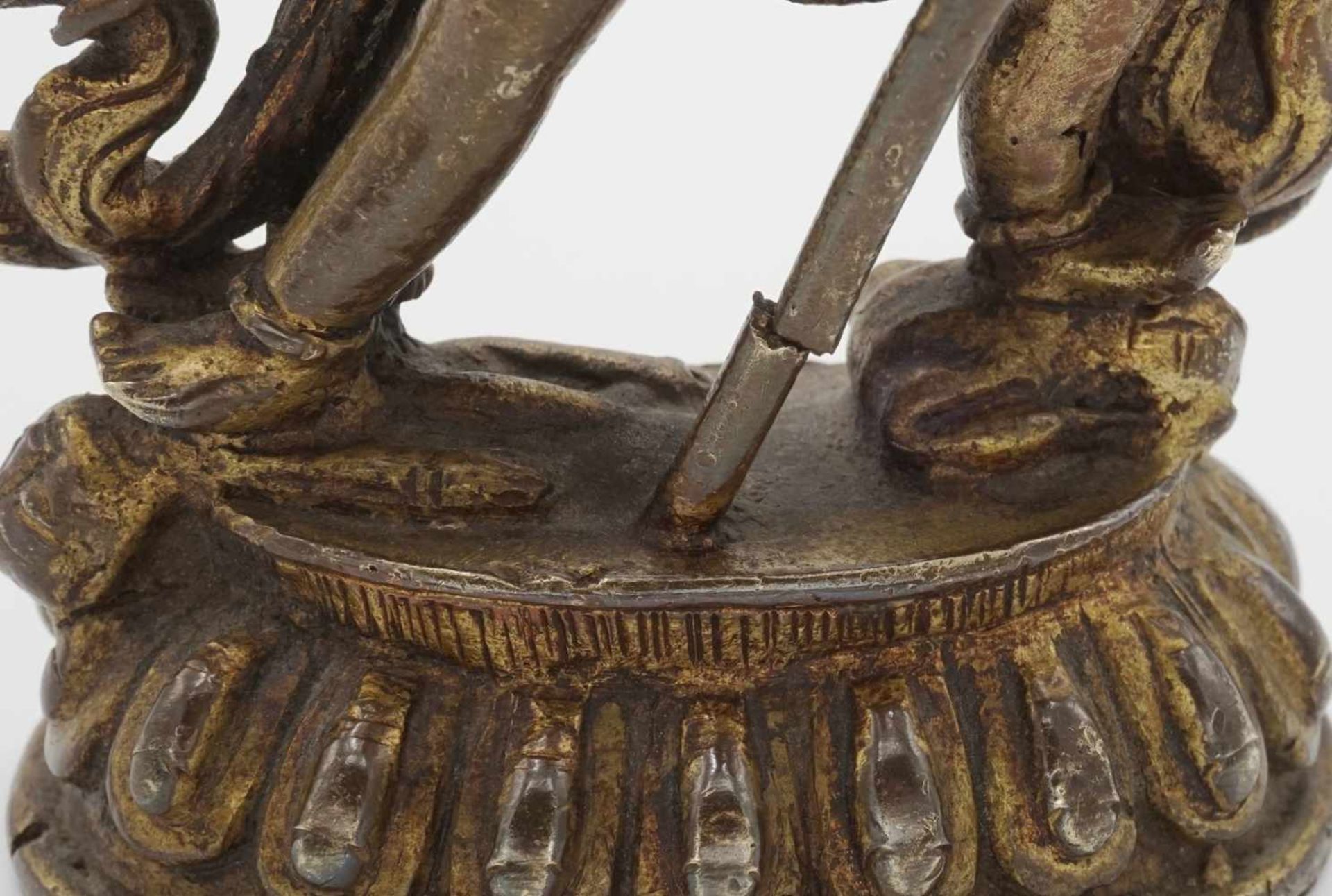 Kalachakra, Chakrasamvara mit seiner Weisheitspartnerin Vajravarahi, Tibet, 19. Jh.Bronze, auf - Bild 5 aus 5