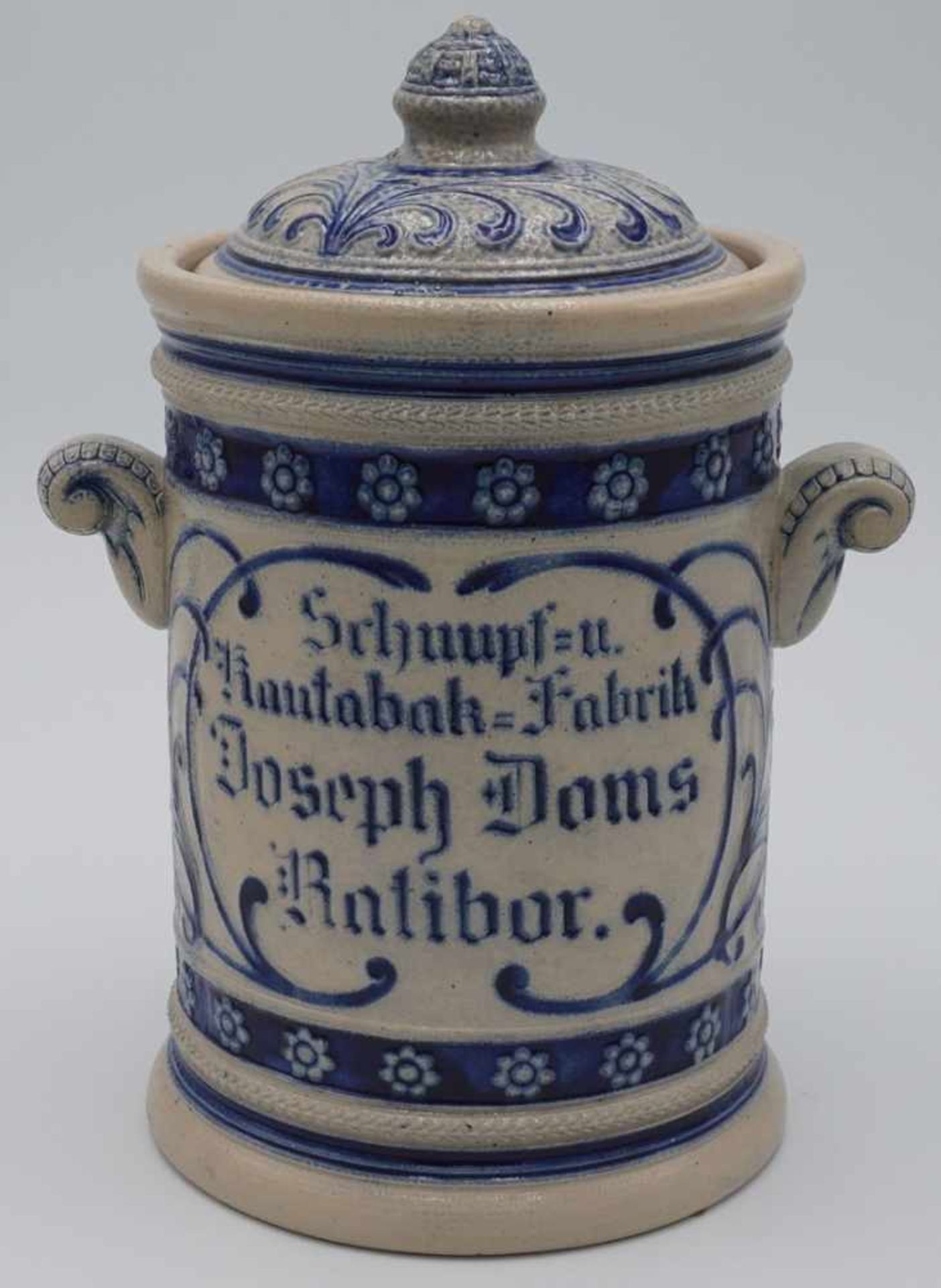 Joseph Doms Kautabktopfglasiertes grau-blaues Steinzeug, Beschrifung: "Schnupf- und Kautabak-