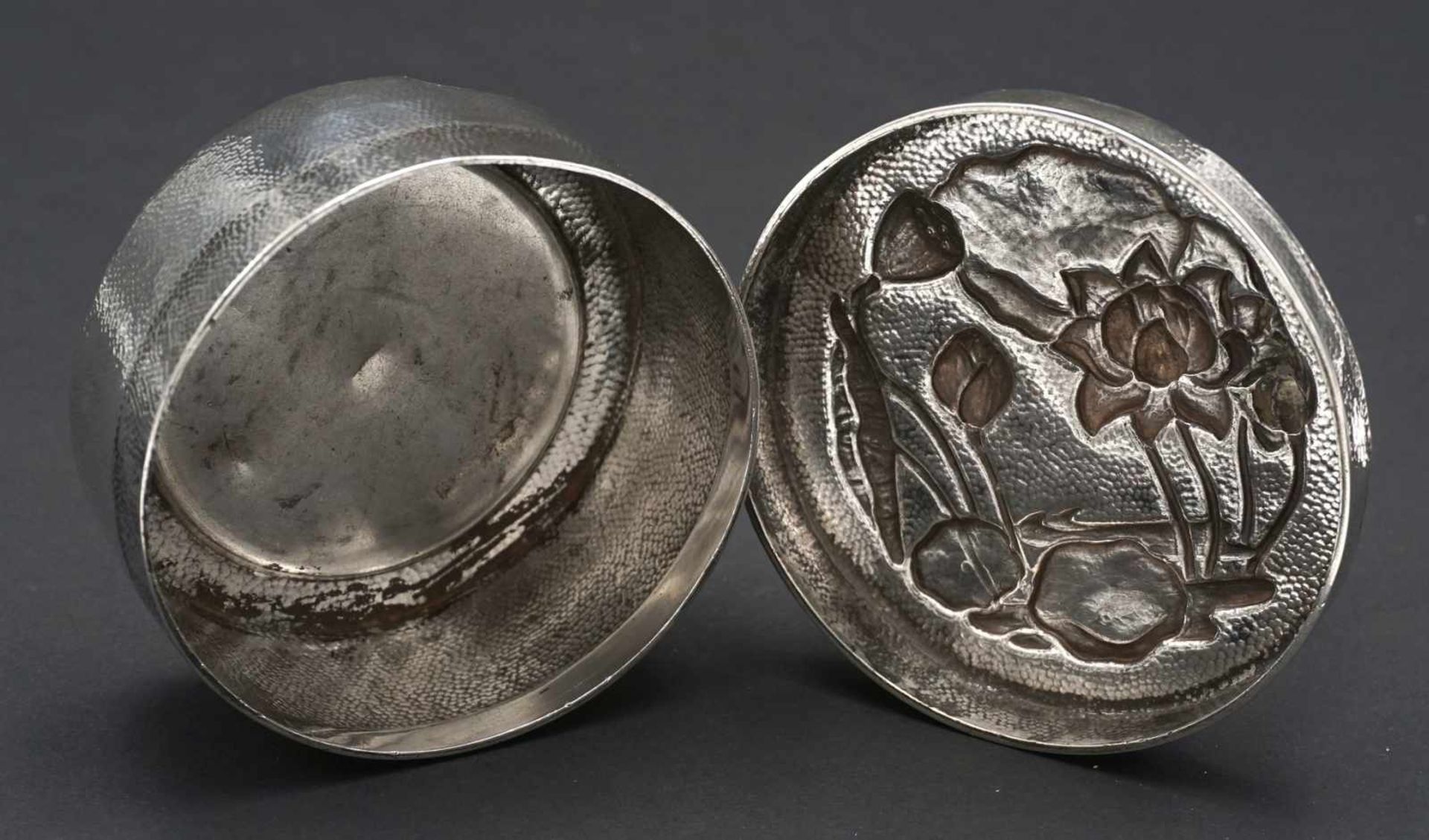 Durchbruchschale und Jugendstil-Dose1) Jugendstil-Deckeldose, um 1900, 925/- Silber, im Boden Arthur - Image 3 of 7