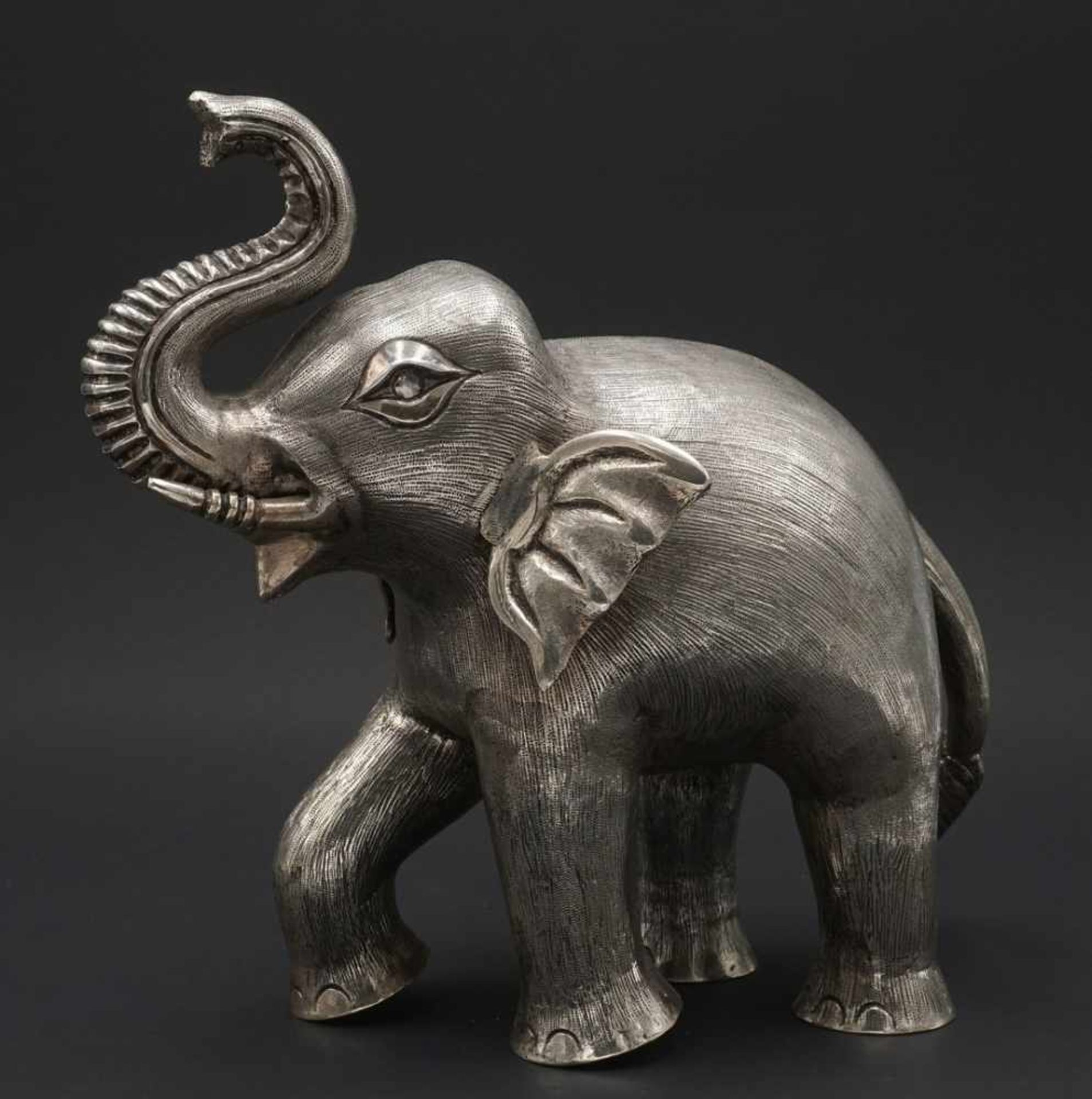 Laufender Elefant mit gehobenem RüsselSilber (geprüft), 23,5 x 26 x 12 cm (HxBxT), 1143 g - Image 2 of 3