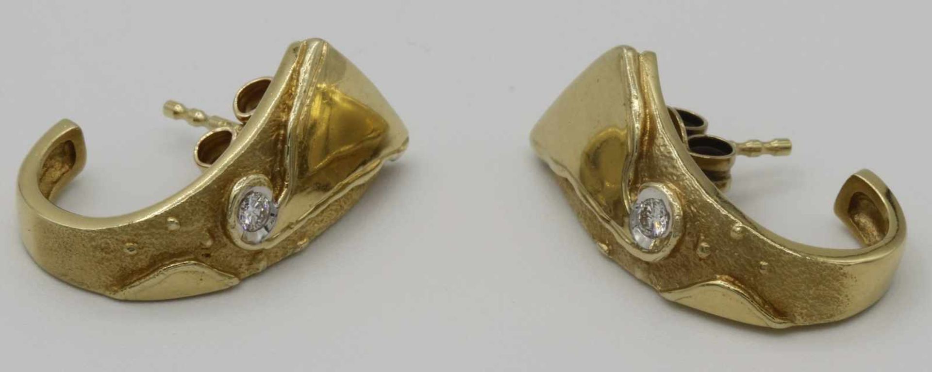 Gold-Ohrstecker mit Brillanten585/- Gelbgold, je ein 0,045 ct Brillant (TW/VSI) Zargenfassung, - Bild 2 aus 3