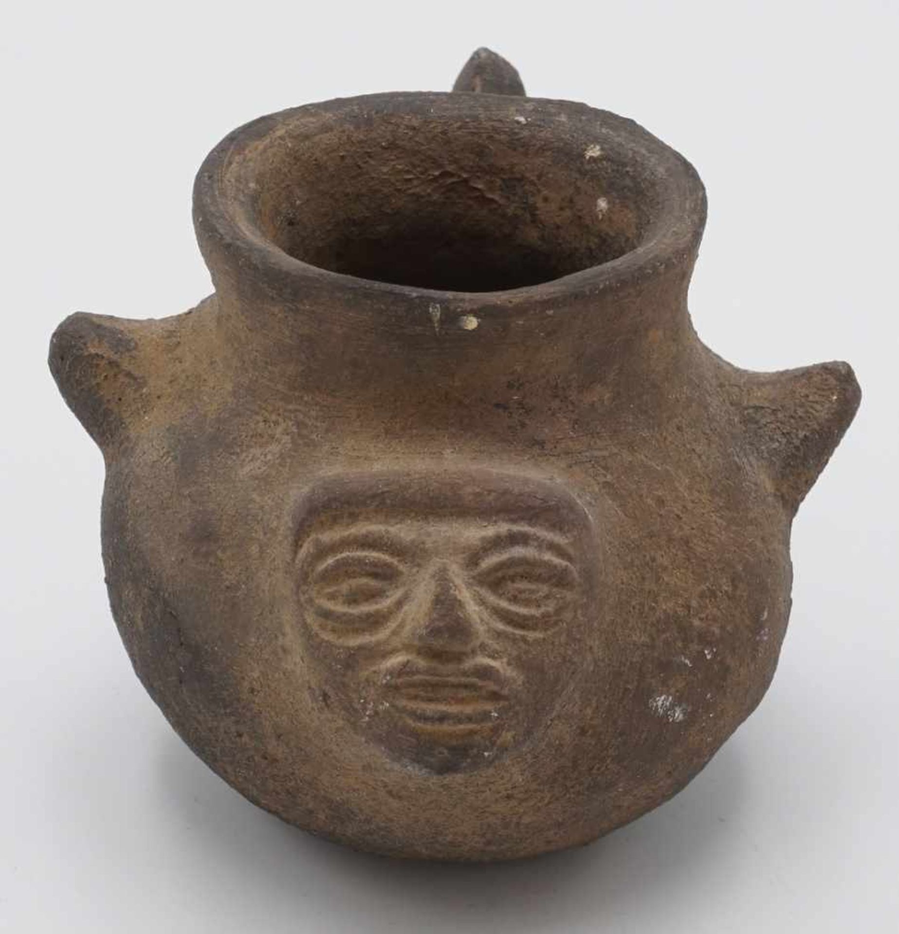 Keramik Kugelgefäß, präkolumbischTerrakotta, mit Maske auf der Vorderseite, hinten ein Schwanz an - Bild 3 aus 3