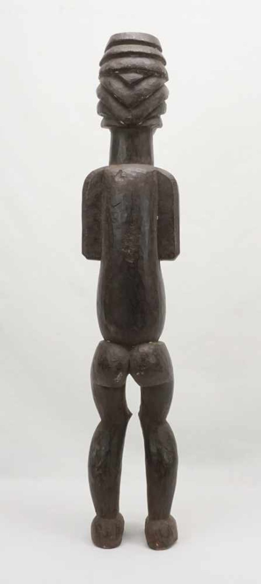 Tsogo (Mitsogho) Figur, Gabun, 20. Jh.Holz, stehende, weibliche Figur, angewinkelte Arme und - Image 4 of 5