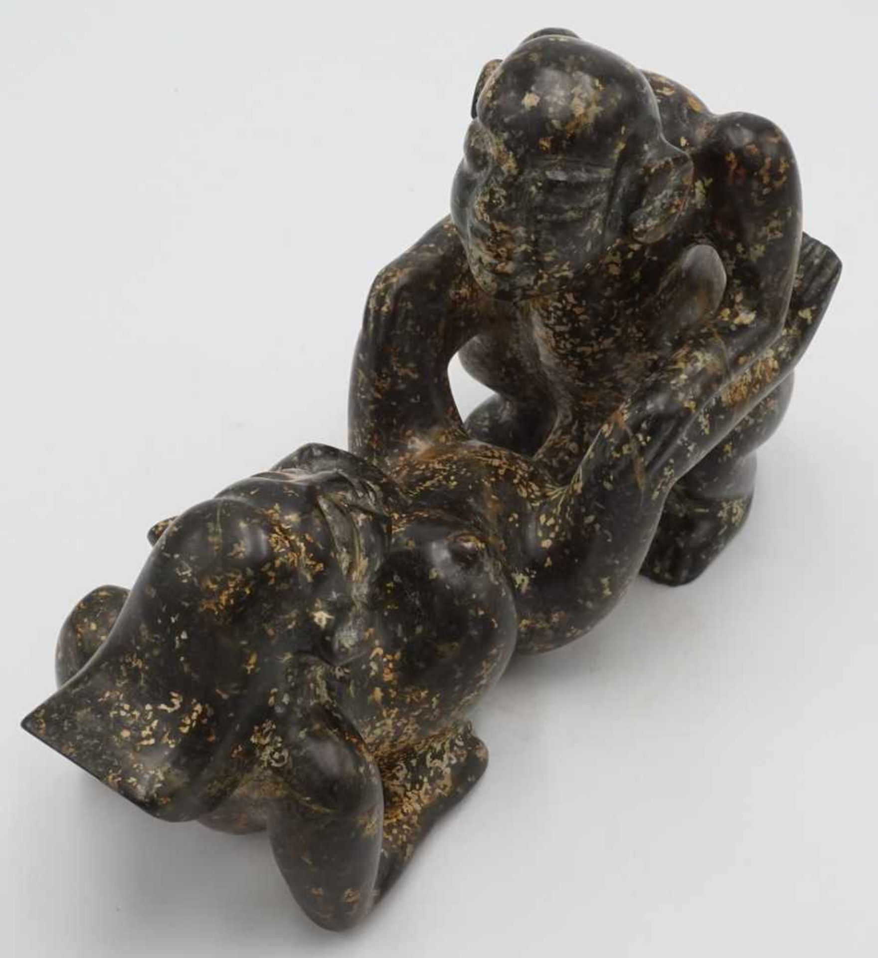 Kopulierendes Paar, China, 20. Jh.schwarze Jade mit braunen Einschlüssen, erotische Darstellung, - Bild 3 aus 3