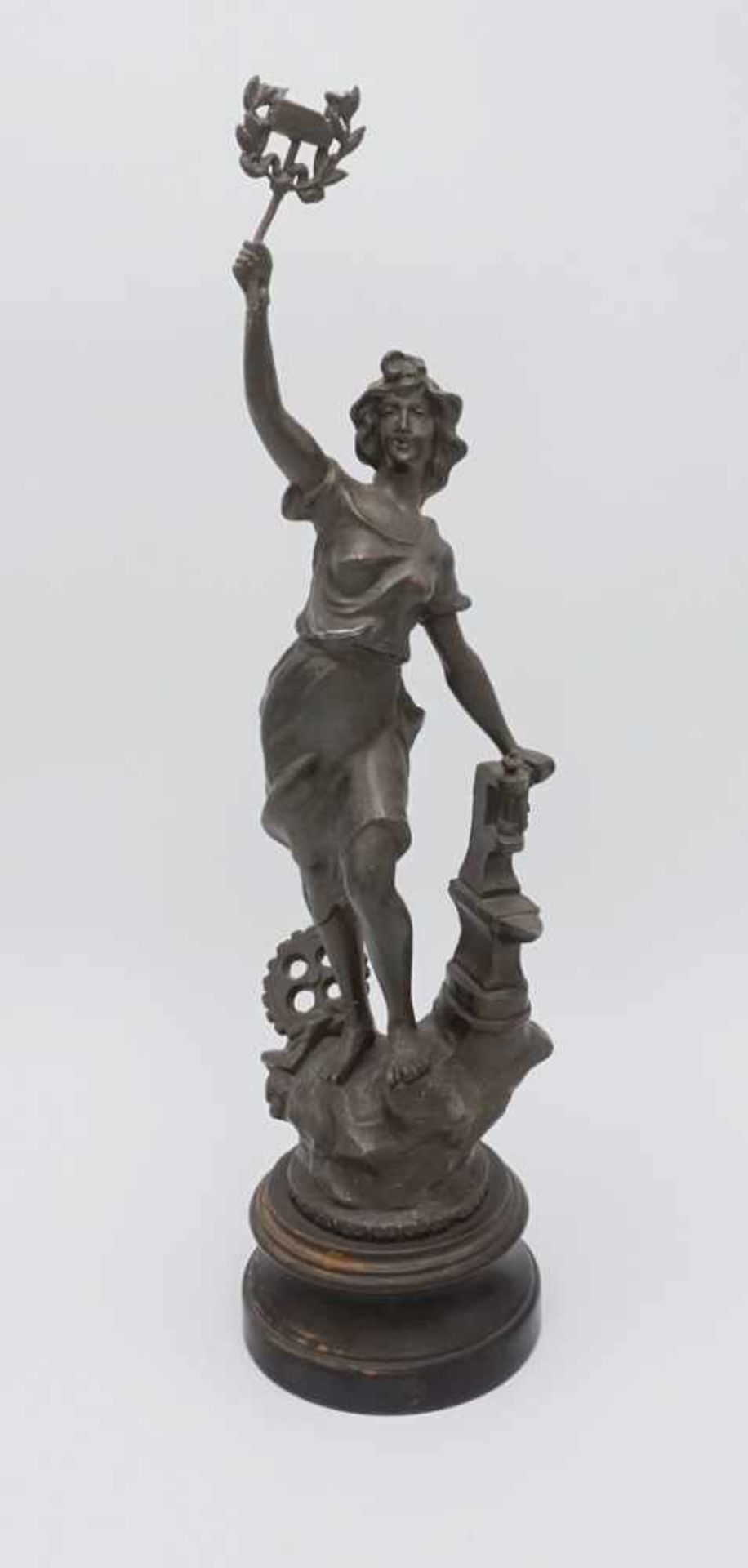 Zwei allegorische Figuren, für Handwerk und Wirtschaft & Handel1) Frauenfigur mit Amboss, Rad und - Image 2 of 5