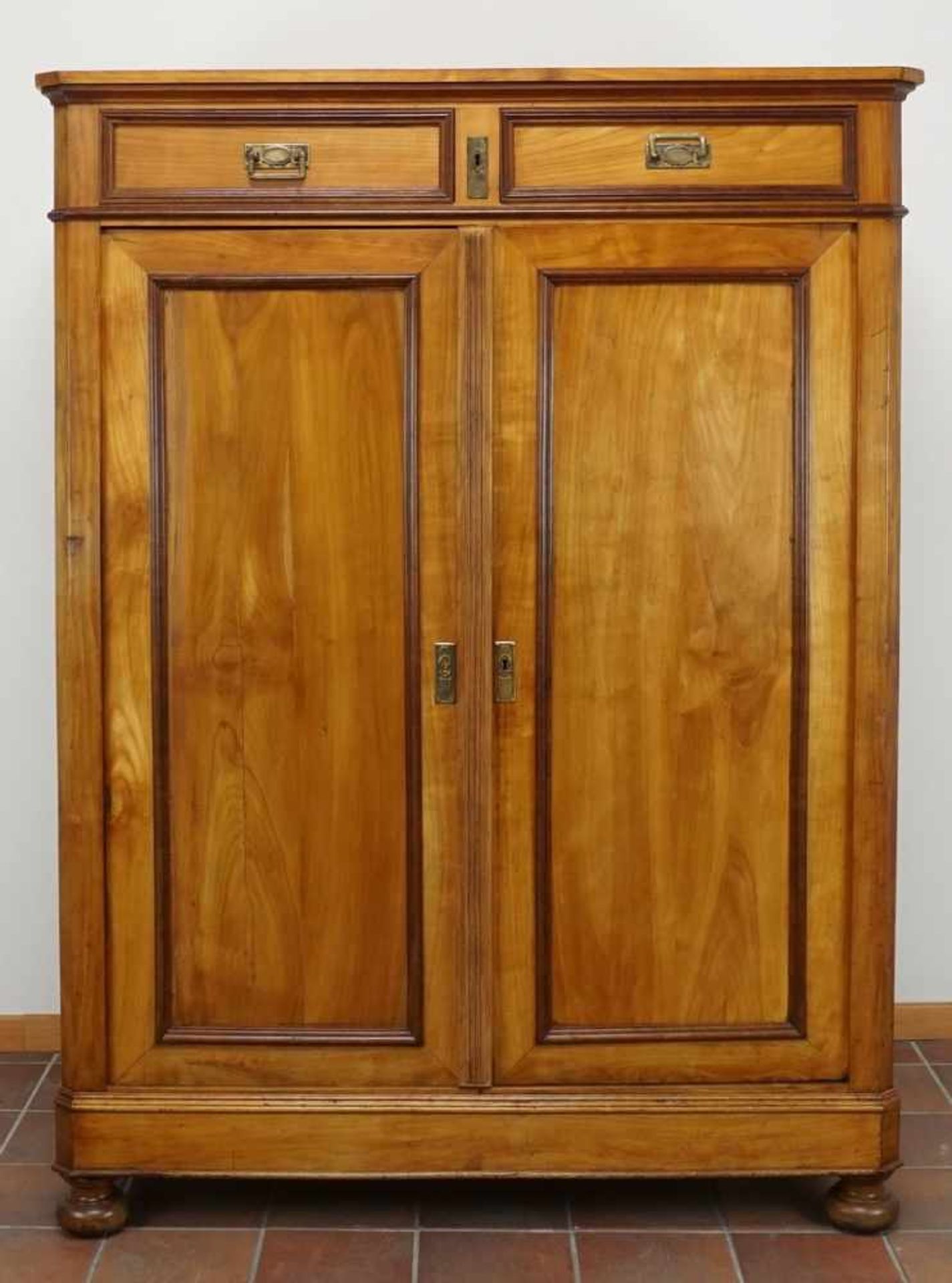 Gründerzeit Wäscheschrank, Kirscheum 1870, abgeschrägte Ecken, Profile aus Pflaumenholz, - Bild 3 aus 4