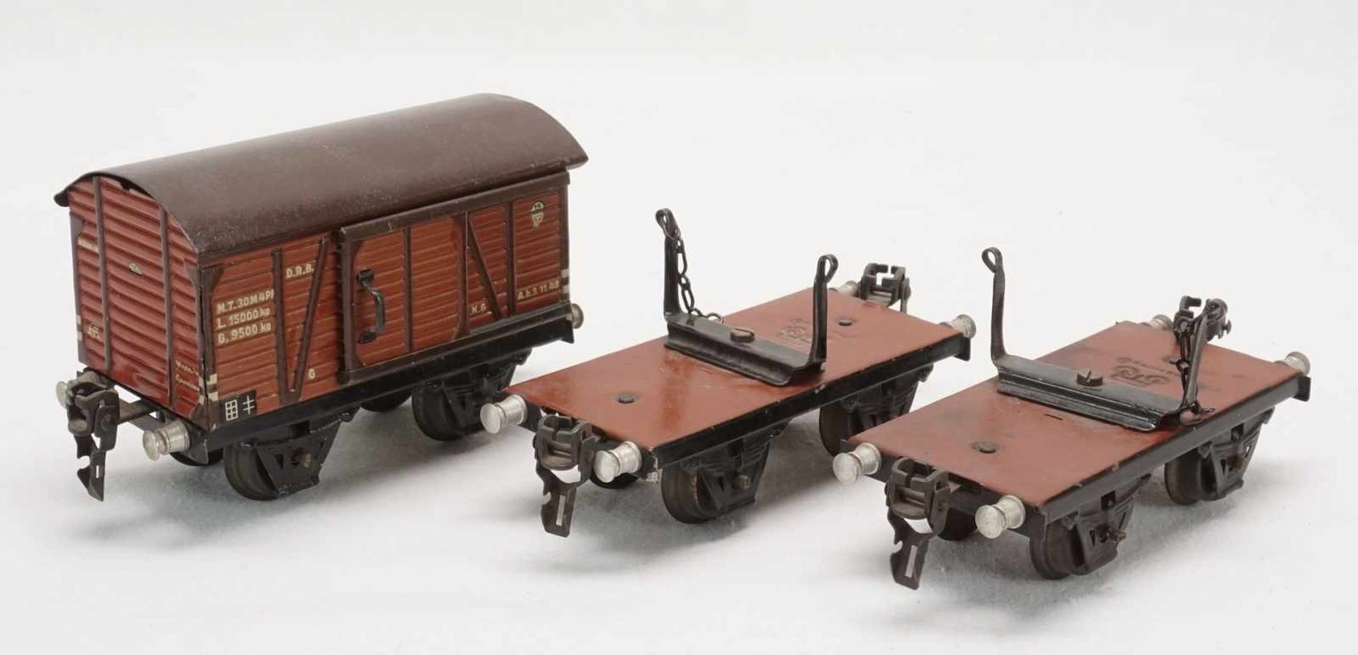 Eisenbahnanlage mit Lok und Wagen, Spur 0, um 1930Blech lithografiert, elektrische Schlepptenderlok, - Image 7 of 8