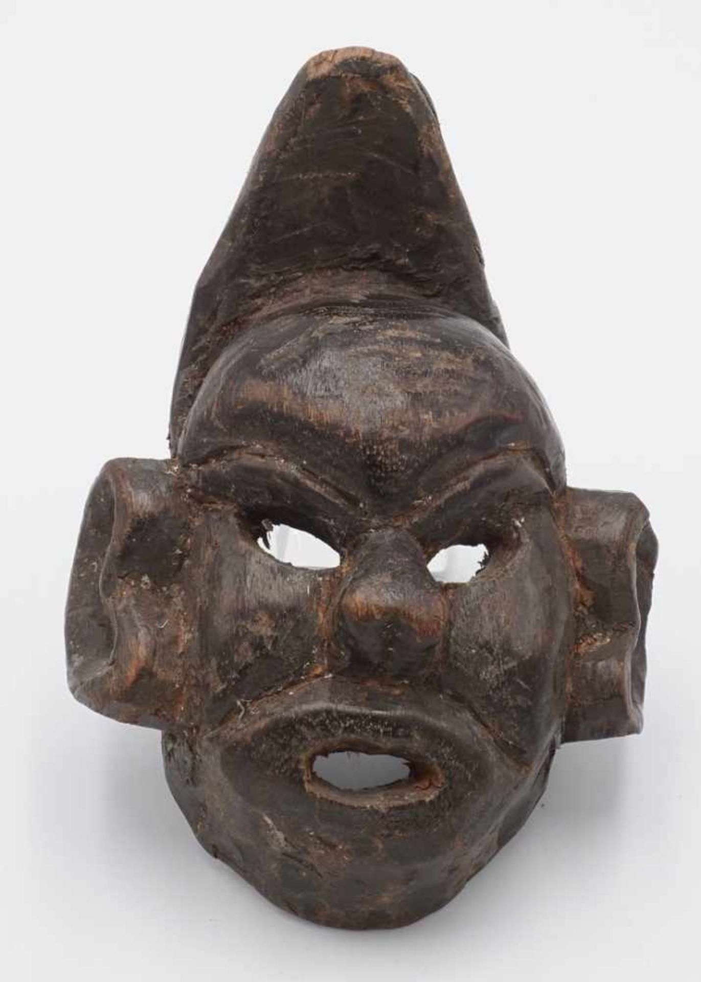 Kleine Maske, Nepal, um 1920Holz dunkel gebeizt, geschnitzt, Mund und Augen offen, Reptil als