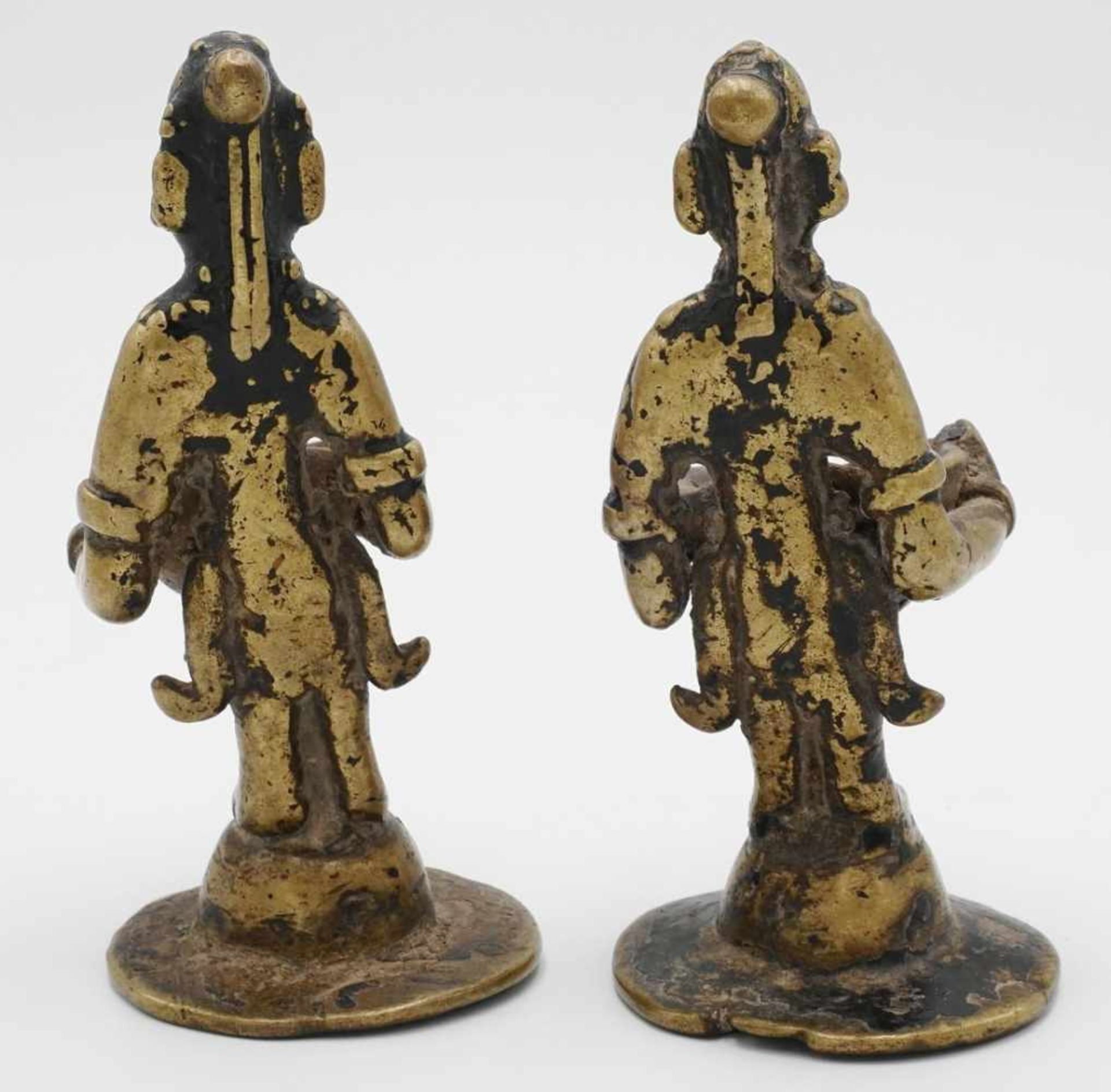 Zwei Öllampen, Lakshmi die Lichtbringerin, Indien, 19. Jh.Messing, Göttin der Schönheit und des - Bild 2 aus 2