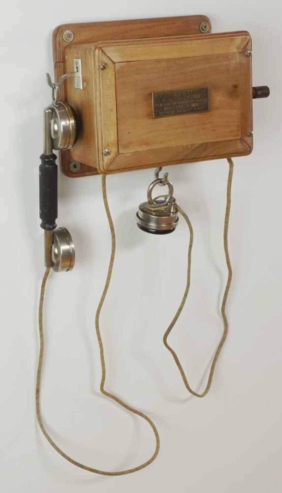 französisches CH. Milde Fils et Cie Wandtelefon mit Zweithörer, um 1920Holzgehäuse, vernickelte