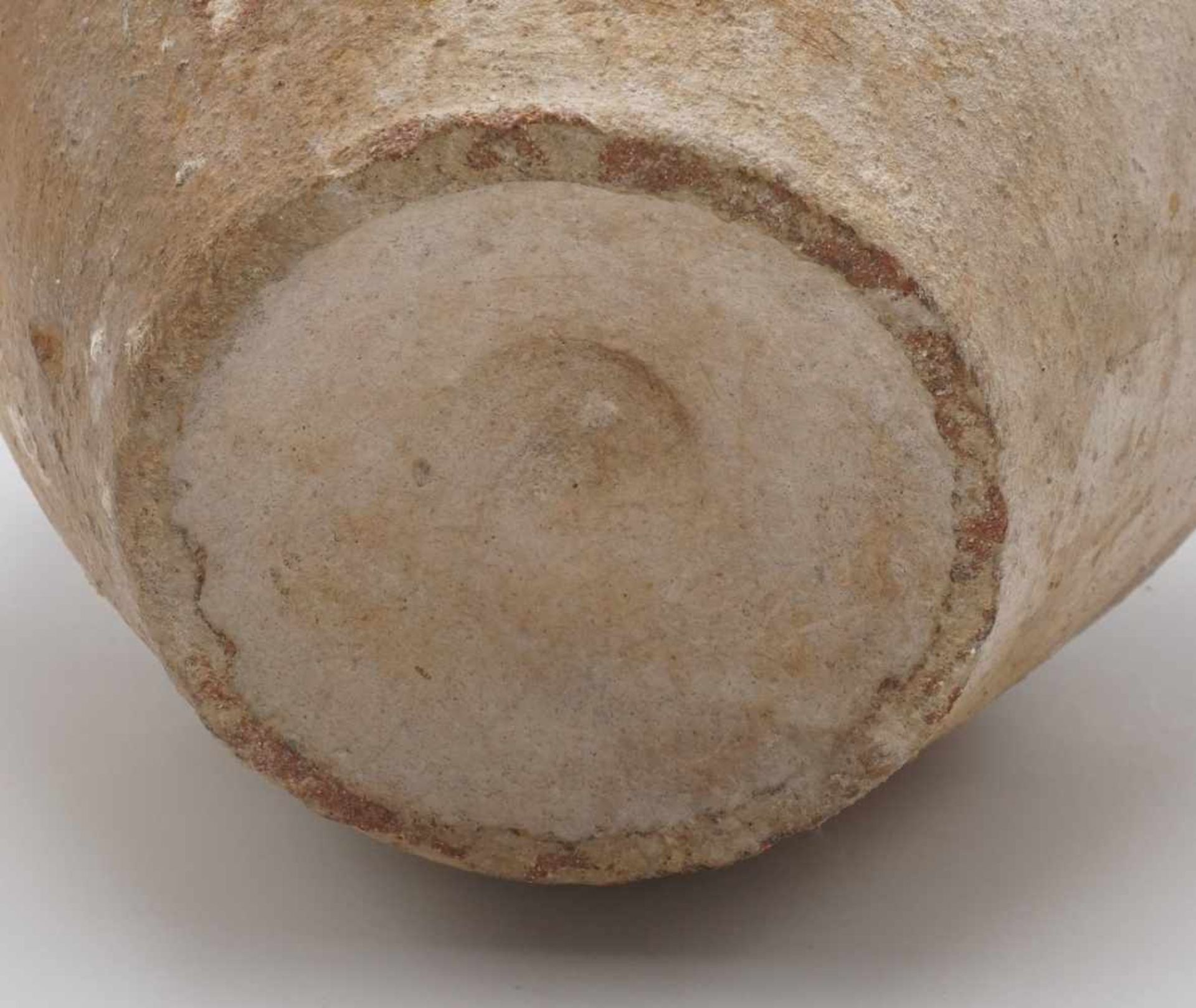Amphore aus der Antikeheller Ton mit braunem Streifendekor, bauchiger Körper mit zwei Henkeln und - Bild 3 aus 3