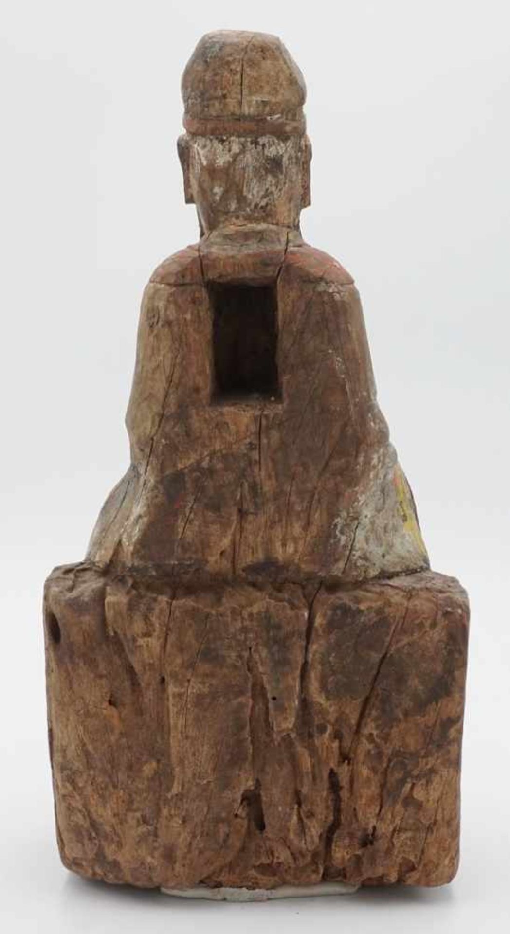 Konfuzius auf Stuhl sitzend, China, 18./19. Jh.Holz, polychrom gefasst, rückseitige Kammer, - Bild 4 aus 5