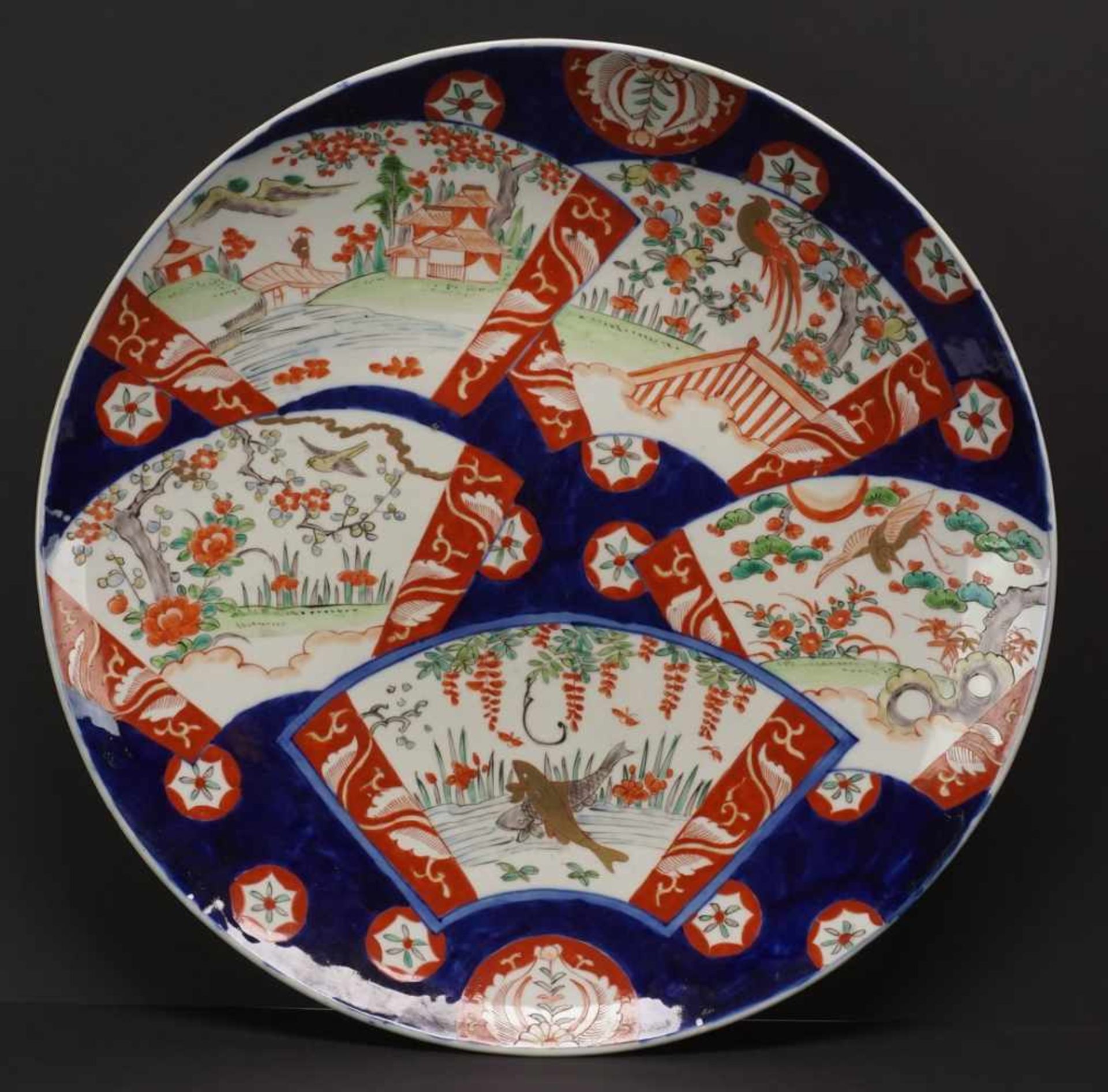 Großer Imari-Teller, Japan, 2. Hälfte 19. Jh.Porzellan, Unterglasurblau, eisenrot, grün und Gold