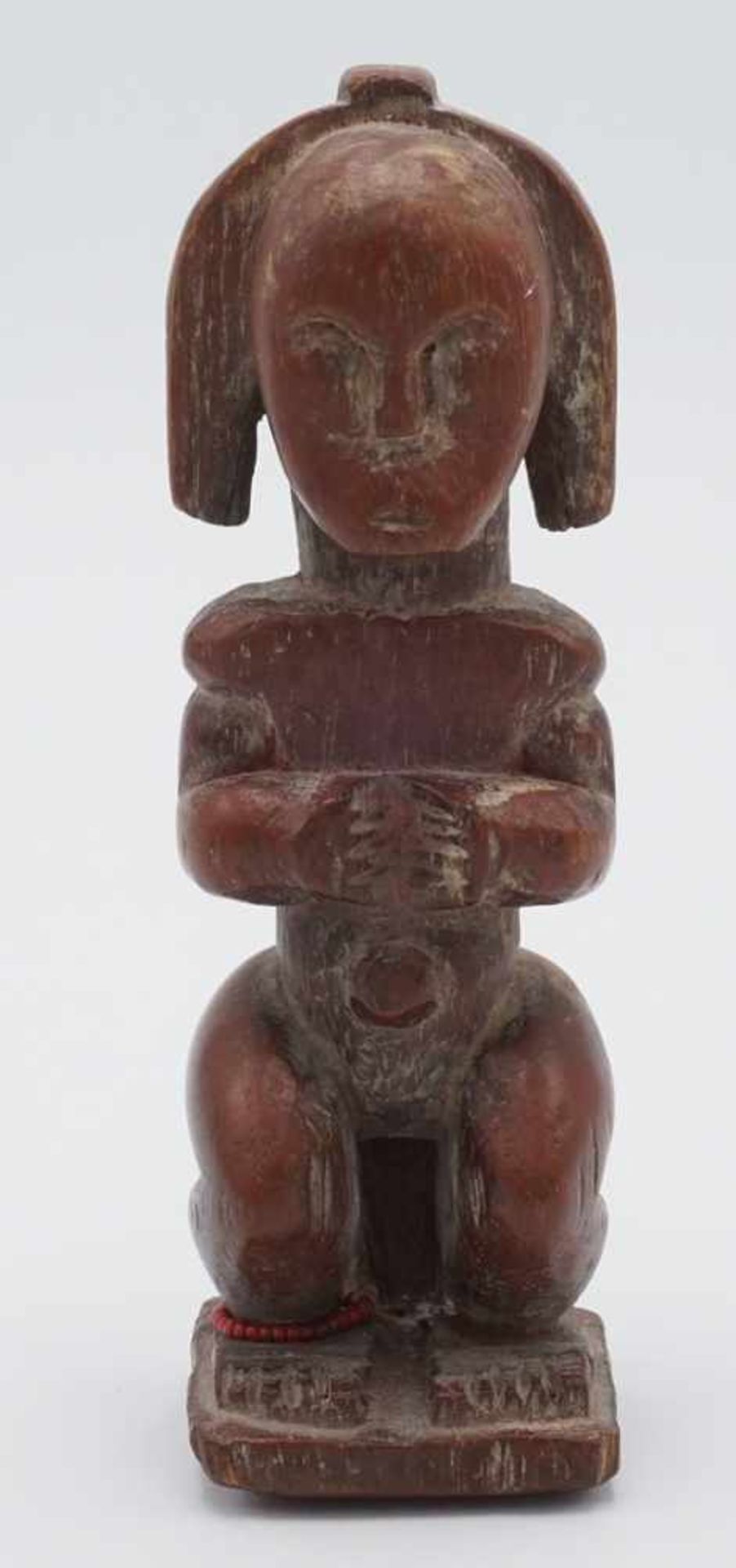 Reliquiar Figur der Fang, GabunHolz, vollplastische, auf Pflock sitzende, männliche Darstellung - Image 2 of 4