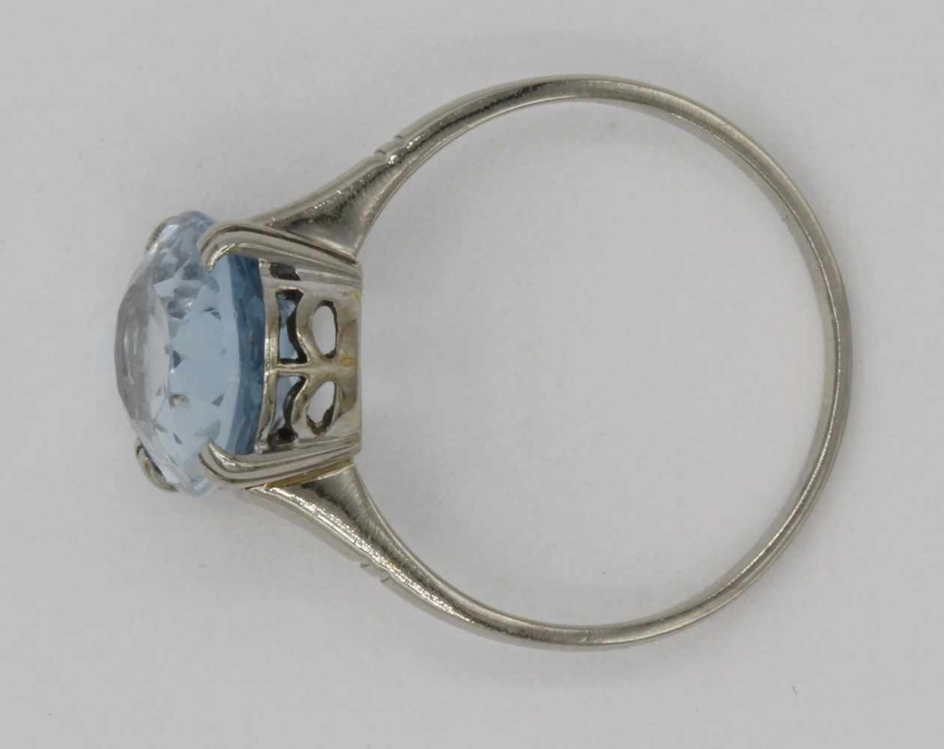 Aquamarin-Ring in Weißgold585/- Weißgold (geprüft), 3 ct Aquamarin im Ovalschliff, Chatonfassung, - Bild 2 aus 2