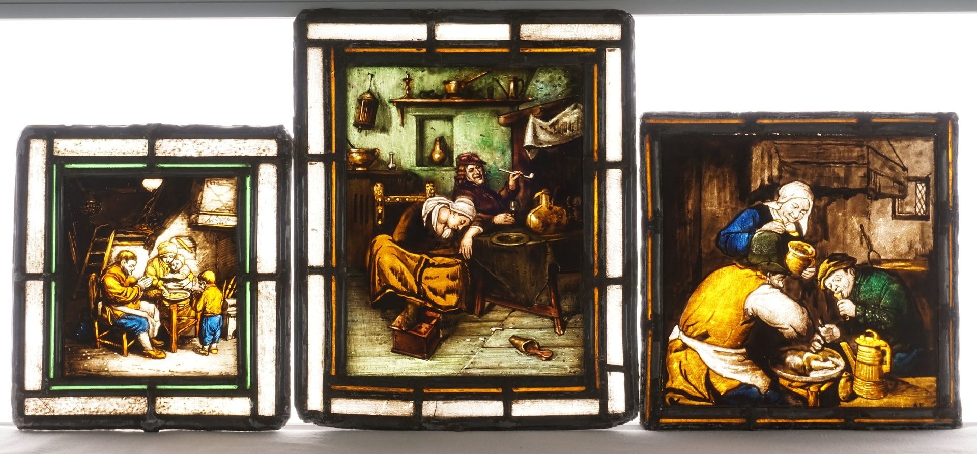 Drei bleiverglaste Fensterbilder, 19. Jh.Historismus, Glas, bemalt mit Schwarzlot und Schmelzfarben,