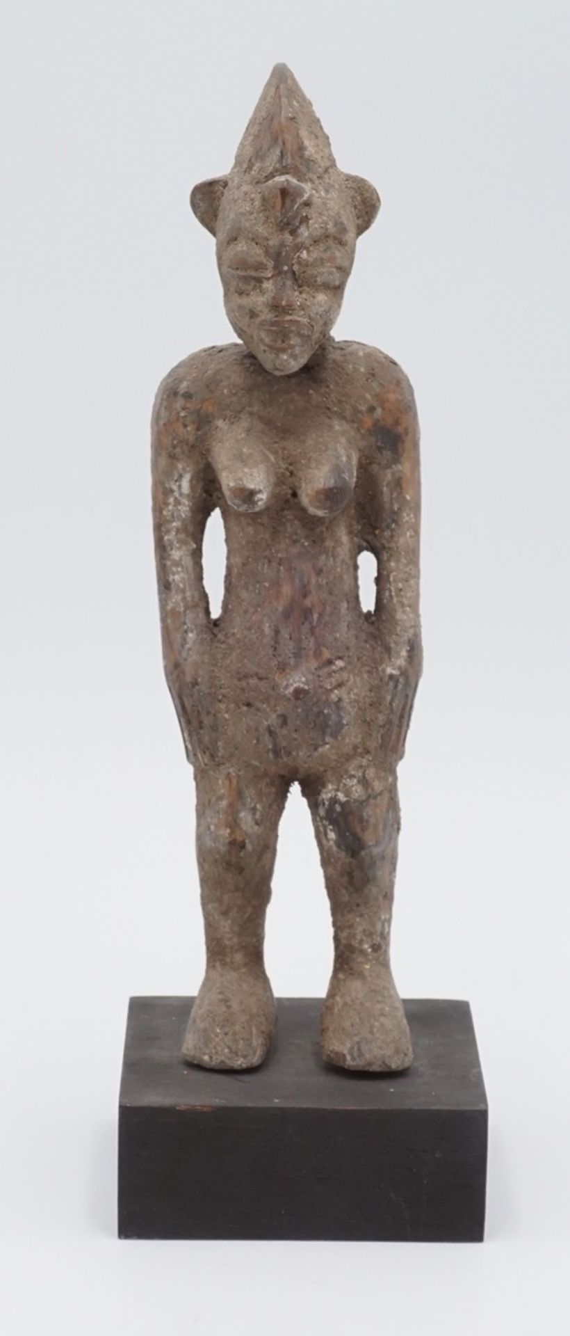 Weibliche Ahnenfigur der Senufo, Elfenbeinküste, 20. Jh.Holz mit schöner Opferpatina, stehende Figur - Image 2 of 4