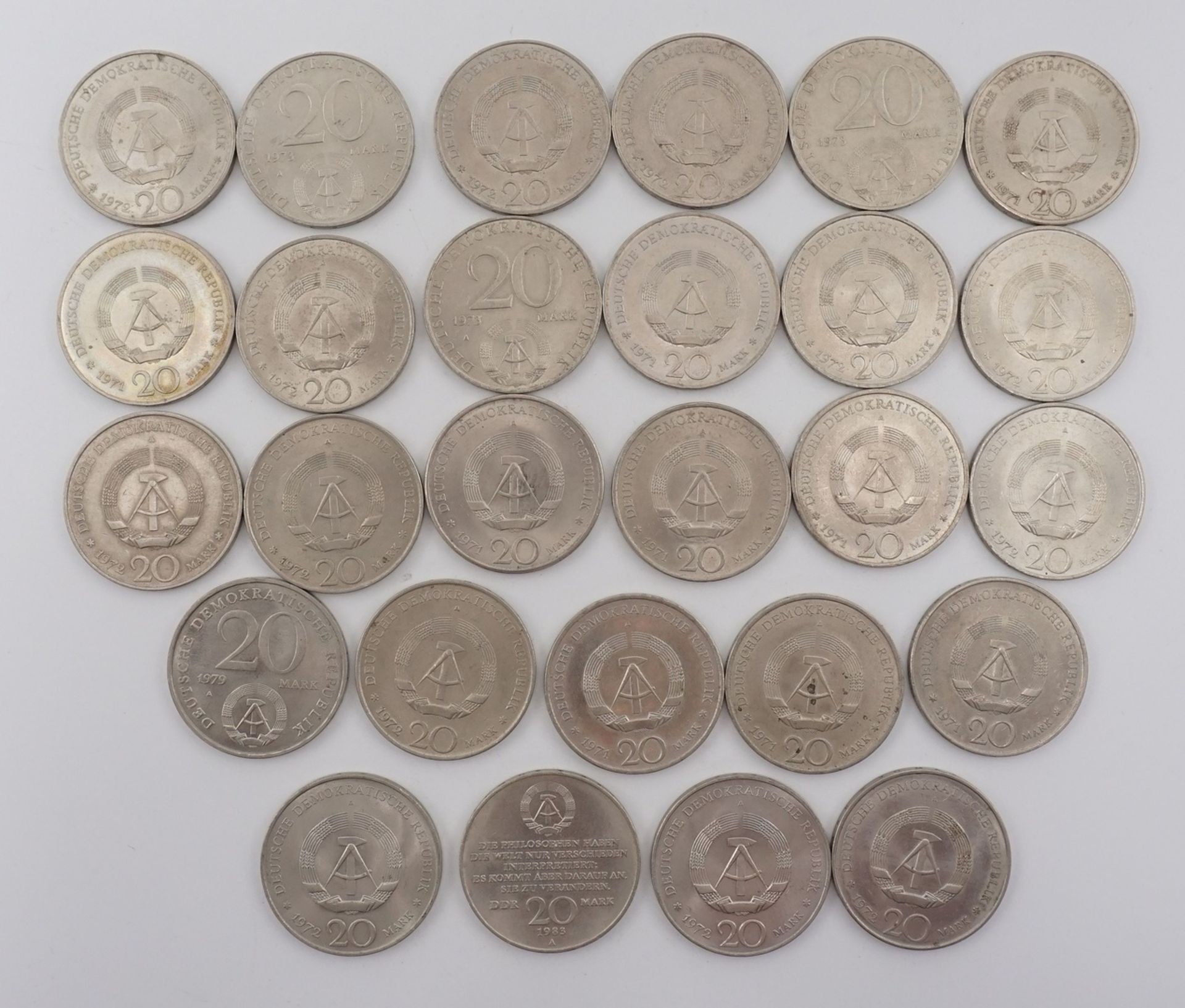 47 Umlaufmünzen, 10 und 20 DDR MarkKupfer / Nickel, 20 x 10 DDR Mark und 27 x 20 DDR Mark, Erhaltung - Image 2 of 5