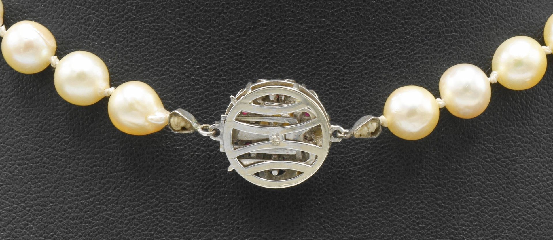 Akoyaperlen-KetteSchließe 585/- Weißgold, mit einer Perle (D. ca. 6,7 mm) und sechs ca. 0,07 ct - Image 5 of 5
