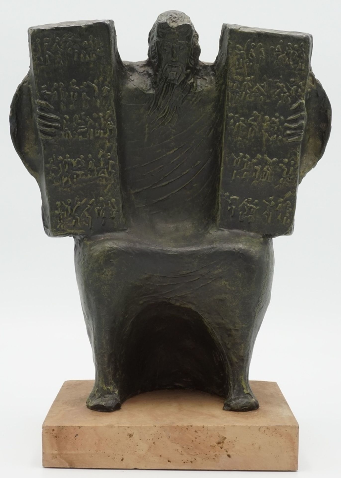 Makri, Moses 10 Geboterückseitig signiert, datiert 1969, Polystein, guter Zustand, 28 x 22 x 13,5 cm