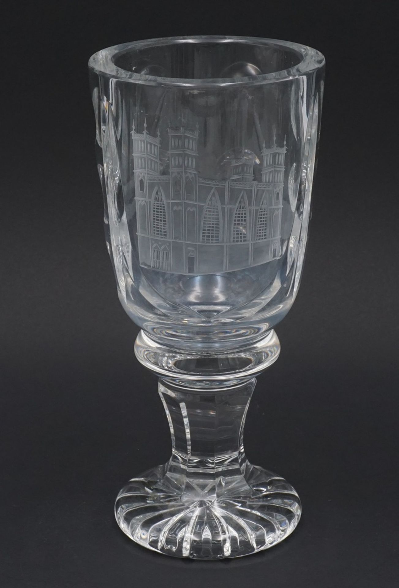 Pokalglas / Andenkenglas mit gravierter Kathedrale, 19/20. Jh.Kristallglas, runder Stand mit