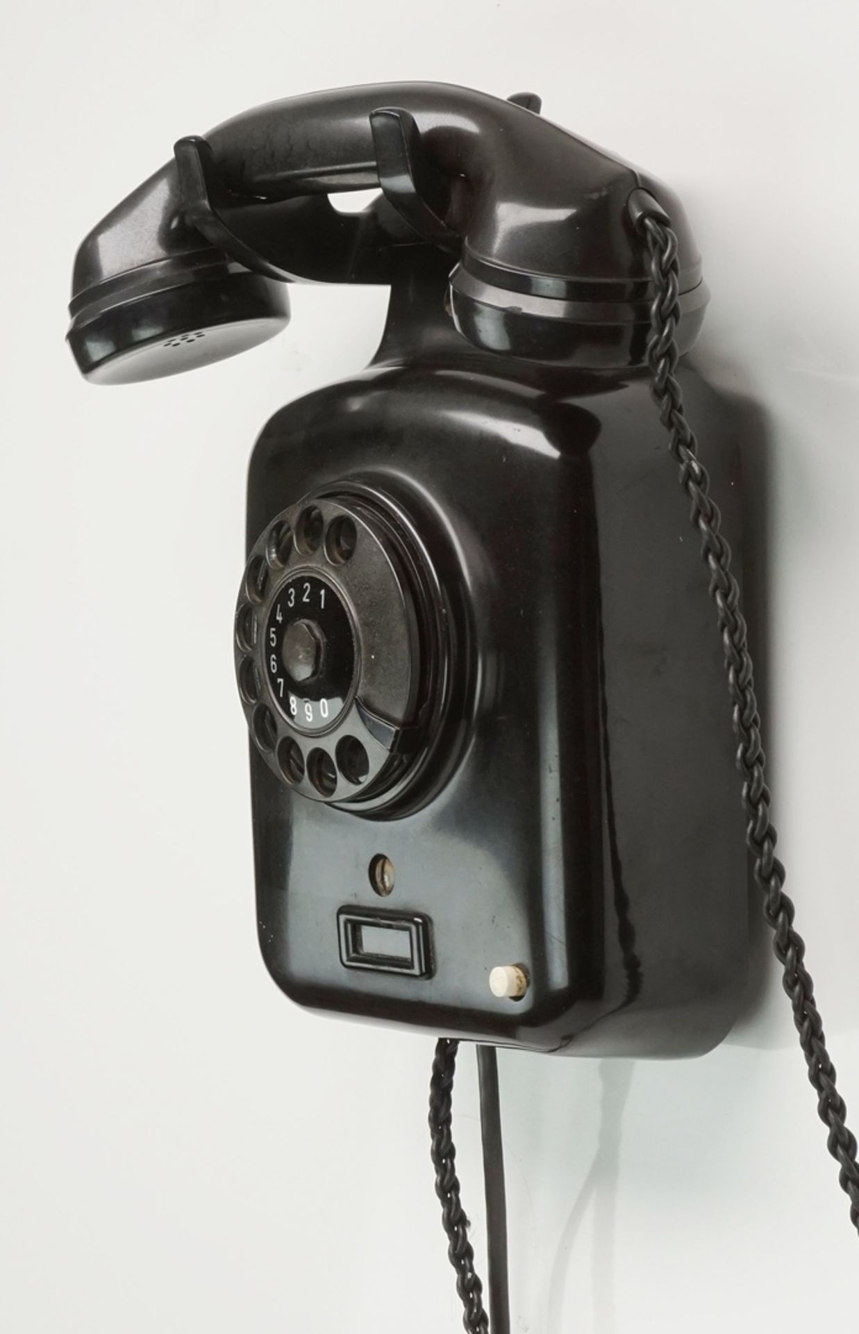 Siemens Wandtelefon mit Wahlscheibe, um 1950Bakelit, Doppelglocke, Modell "9 Fg wdst 5 b", - Bild 2 aus 3