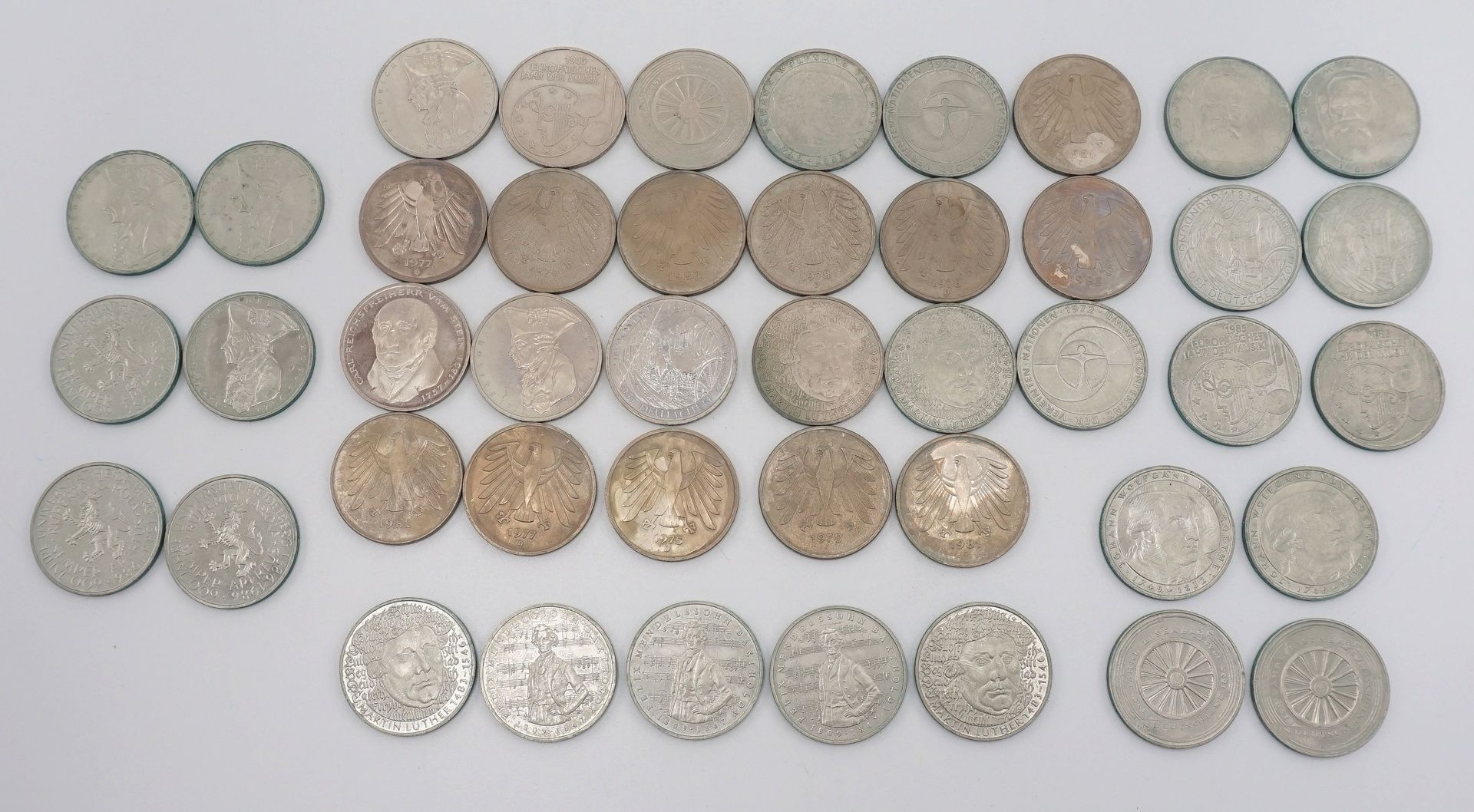 44 Münzen, 5 DM BRDKupfer / Nickel, verschiedene Ausgaben, Erhaltungszustand sehr schön bis