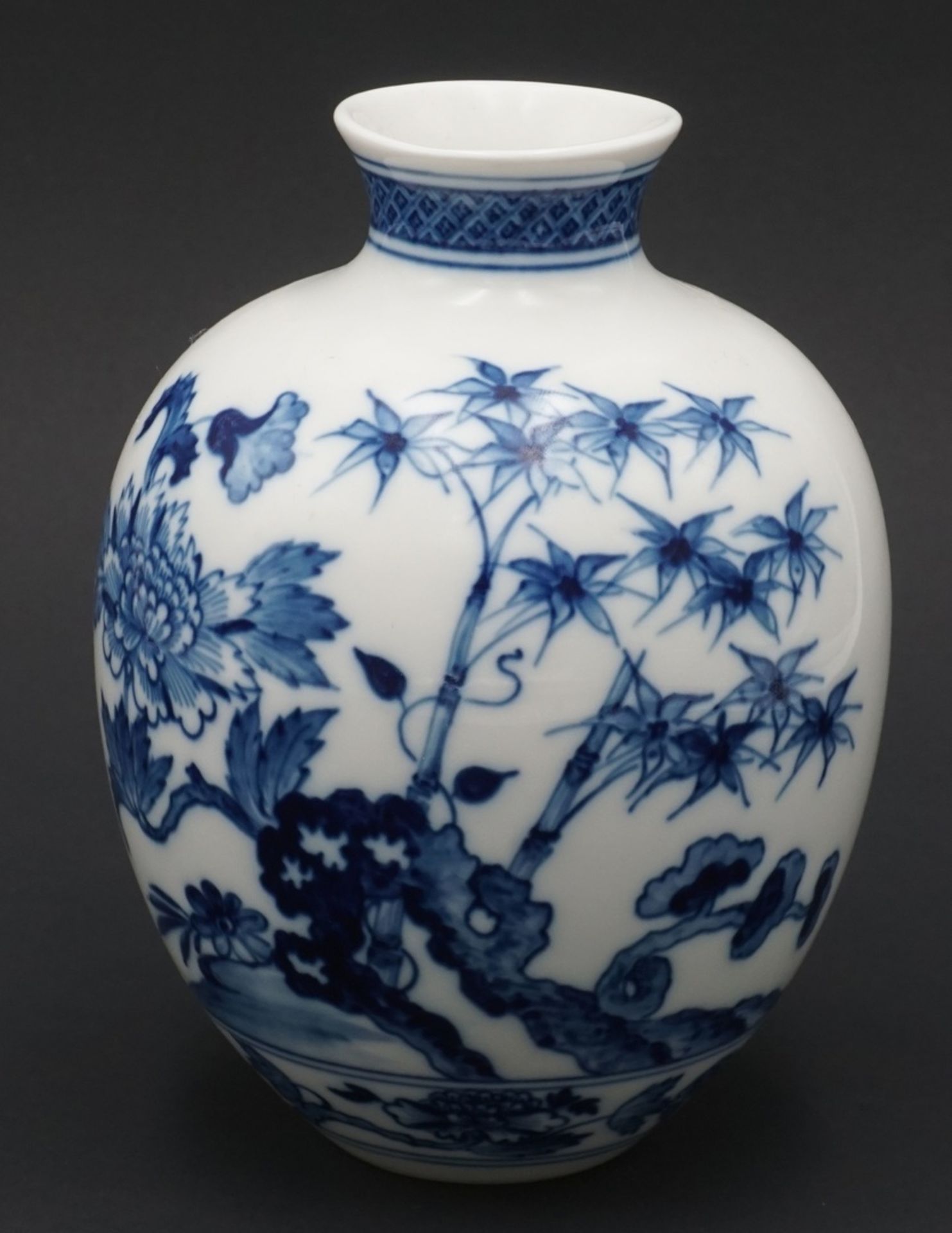 Meissen Vase mit chinesischer Blumenmalerei1. Wahl, Chinesische Fels- und Blumenmalerei, kobaltblau,