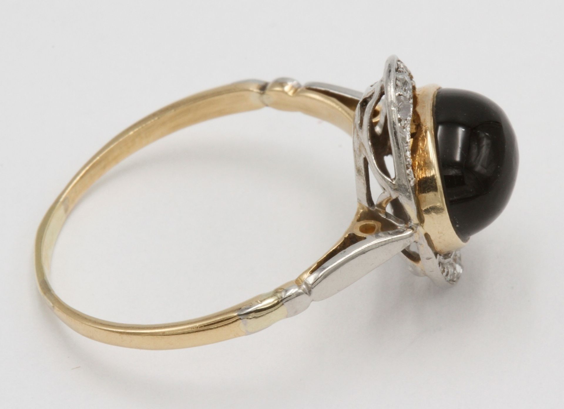 Art Déco Ring mit Onyx und DiamantenRingschiene und Zargenfassung 750/- Gelbgold (geprüft), - Bild 4 aus 4