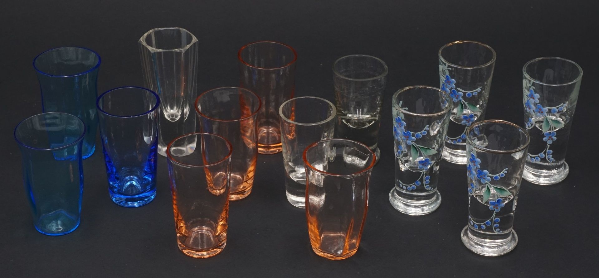 24 Likörschalen und Schnapsgläserca. 1900-1930, Glas, 10 Likörschalen und 14 Schnapsgläser, - Bild 2 aus 3