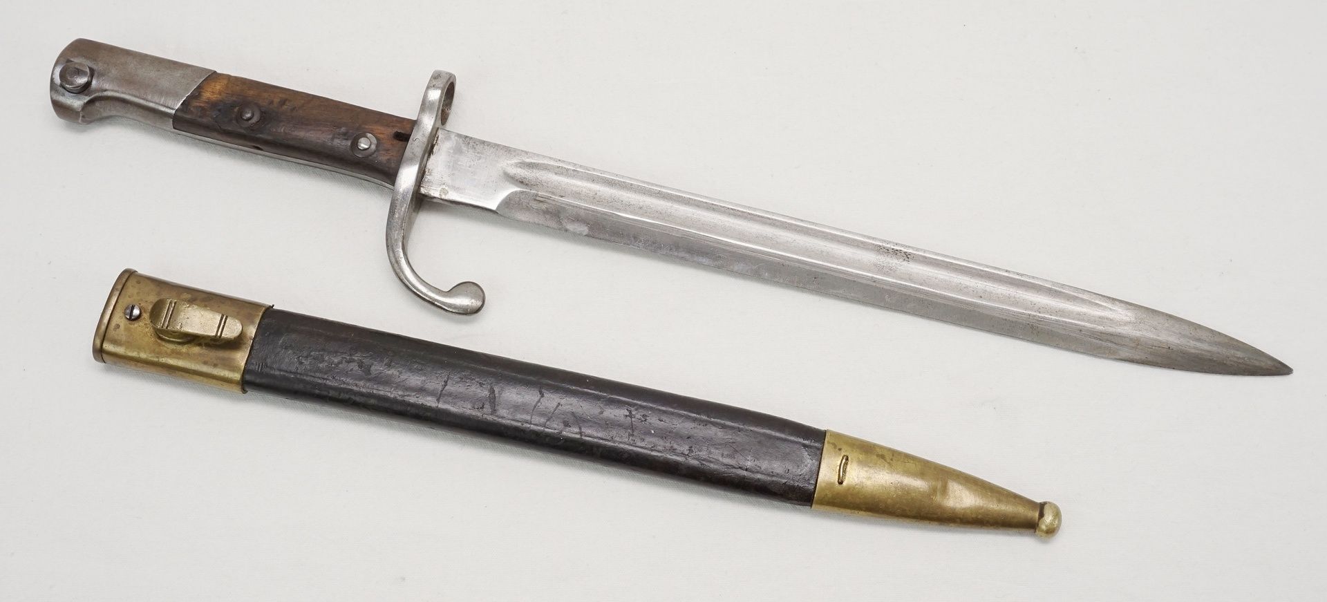 Mauser Bajonett, um 1890ohne Hersteller, Stahl und Messing, einfach gekehlte Klinge,