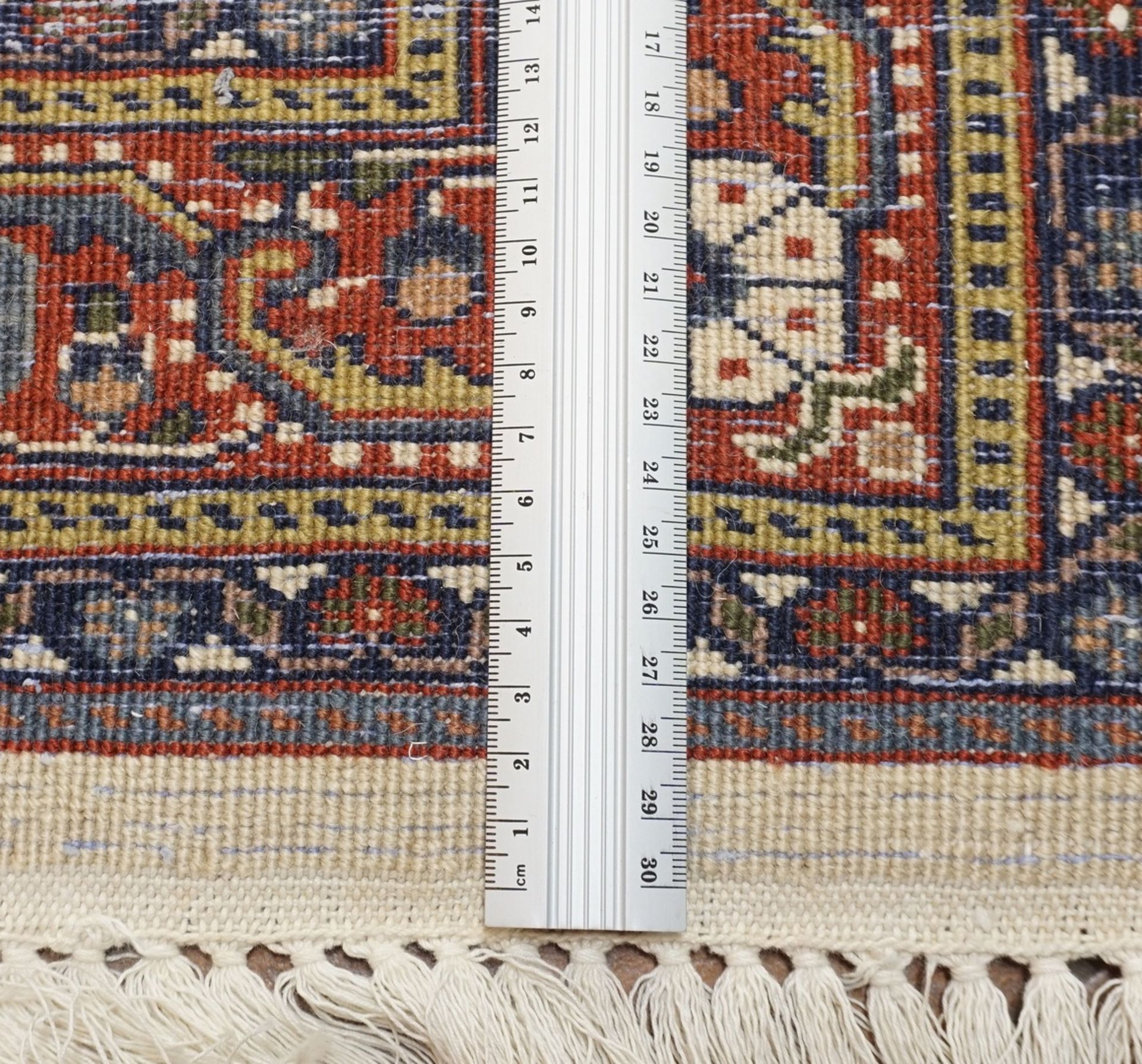 Indo KeschanWolle auf Baumwolle, feine Knüpfung, 2. Hälfte 20. Jh., schöner, hellgrundiger Teppich - Image 2 of 3