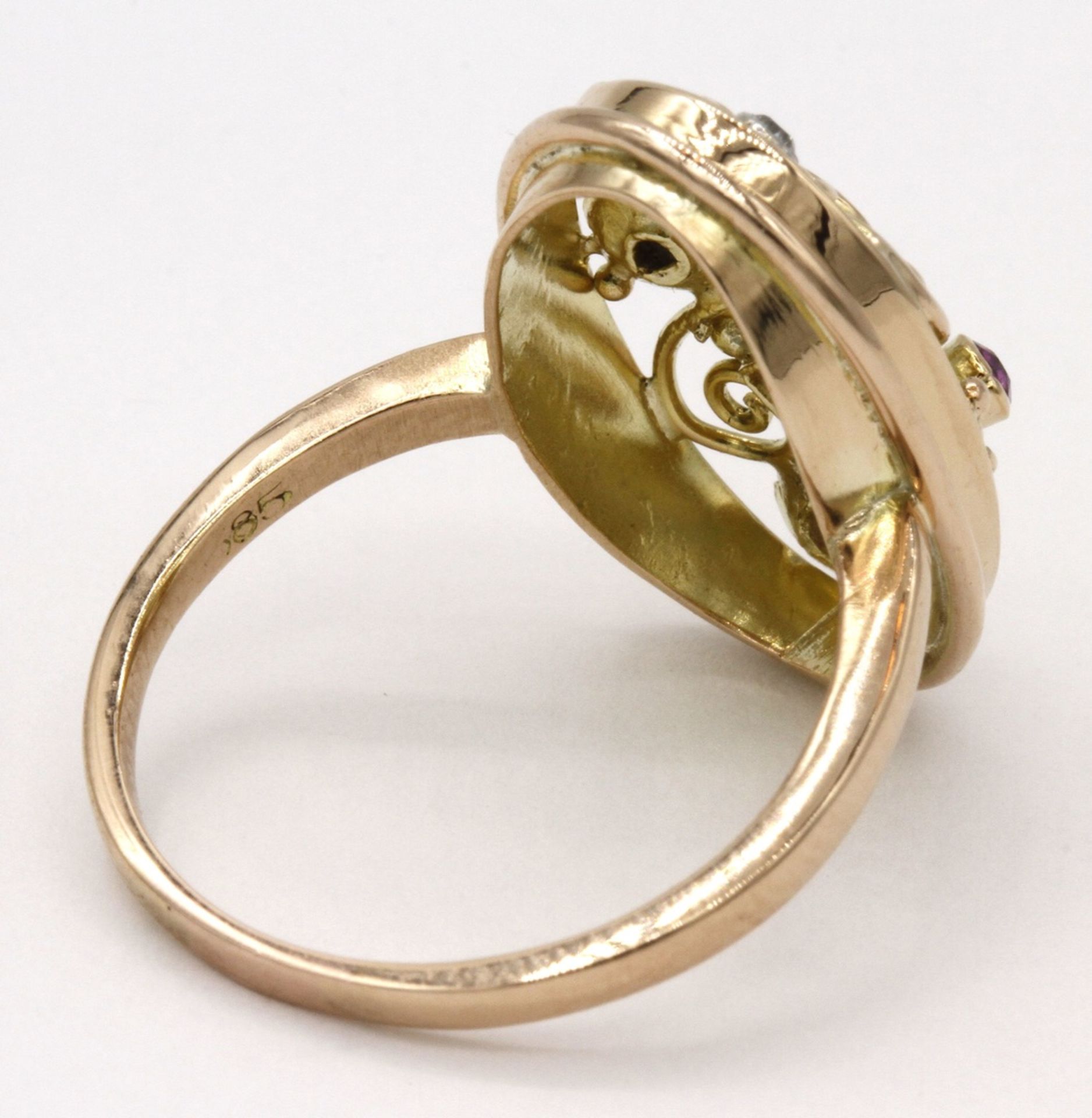 Jugendstil Ring mit Rubinen und Diamanten585/- Gelbgold, Diamant (TW/P) im Altschliff, - Bild 2 aus 3