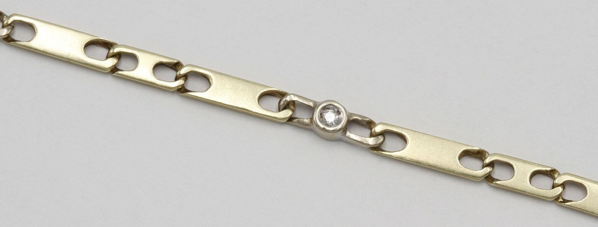 Collier und Armband mit Brillantbesatz585/- Gelbgold, Steine in Weißgoldgliedern mit Zargen gefasst, - Bild 6 aus 6