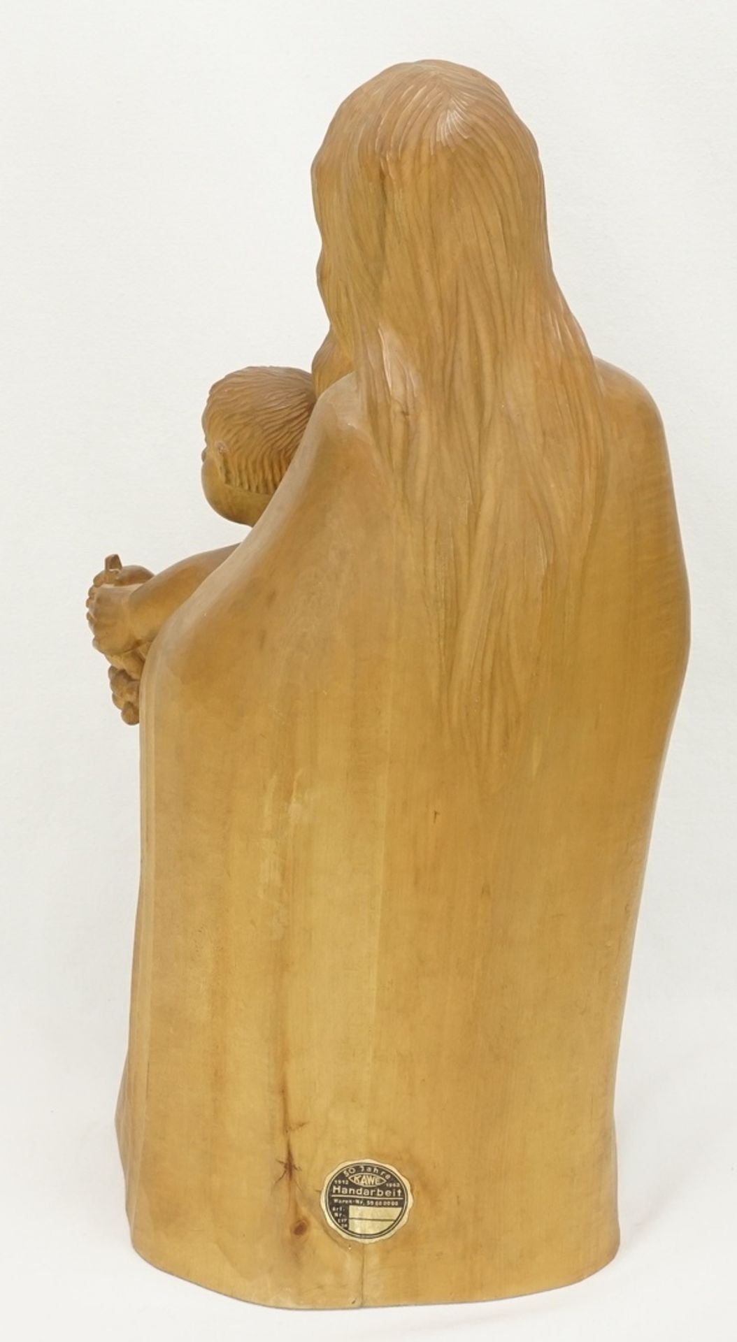 Geschnitzte Figur Maria mit Jesus mit WandkonsoleLindenholz, 1962, Verso bezeichnet mit Aufkleber " - Bild 3 aus 5