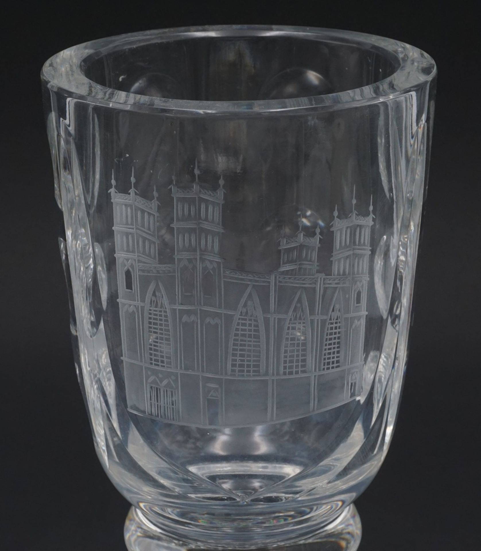 Pokalglas / Andenkenglas mit gravierter Kathedrale, 19/20. Jh.Kristallglas, runder Stand mit - Bild 3 aus 3