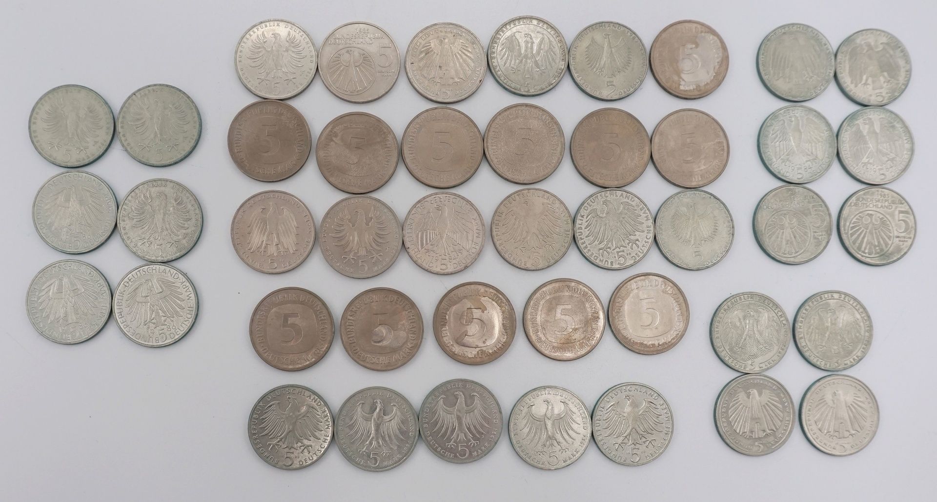 44 Münzen, 5 DM BRDKupfer / Nickel, verschiedene Ausgaben, Erhaltungszustand sehr schön bis - Image 2 of 2
