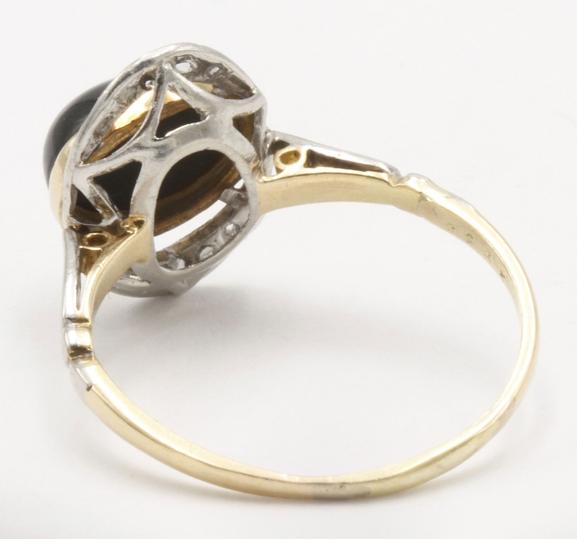 Art Déco Ring mit Onyx und DiamantenRingschiene und Zargenfassung 750/- Gelbgold (geprüft), - Bild 2 aus 4