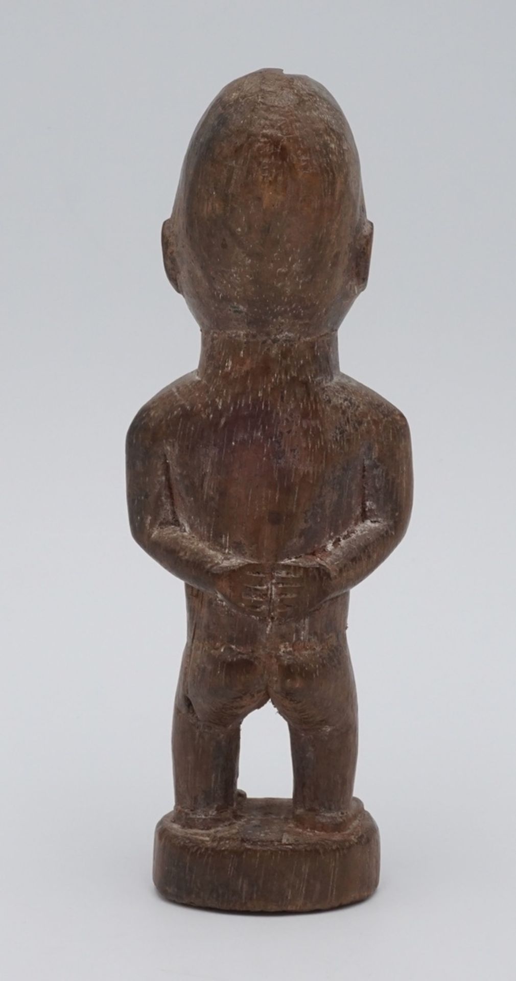 Rituelle Figur der Bakongo, DR Kongo, 20. Jh.Balsaholz, kleine weibliche Ahnenfigur mit - Image 3 of 4