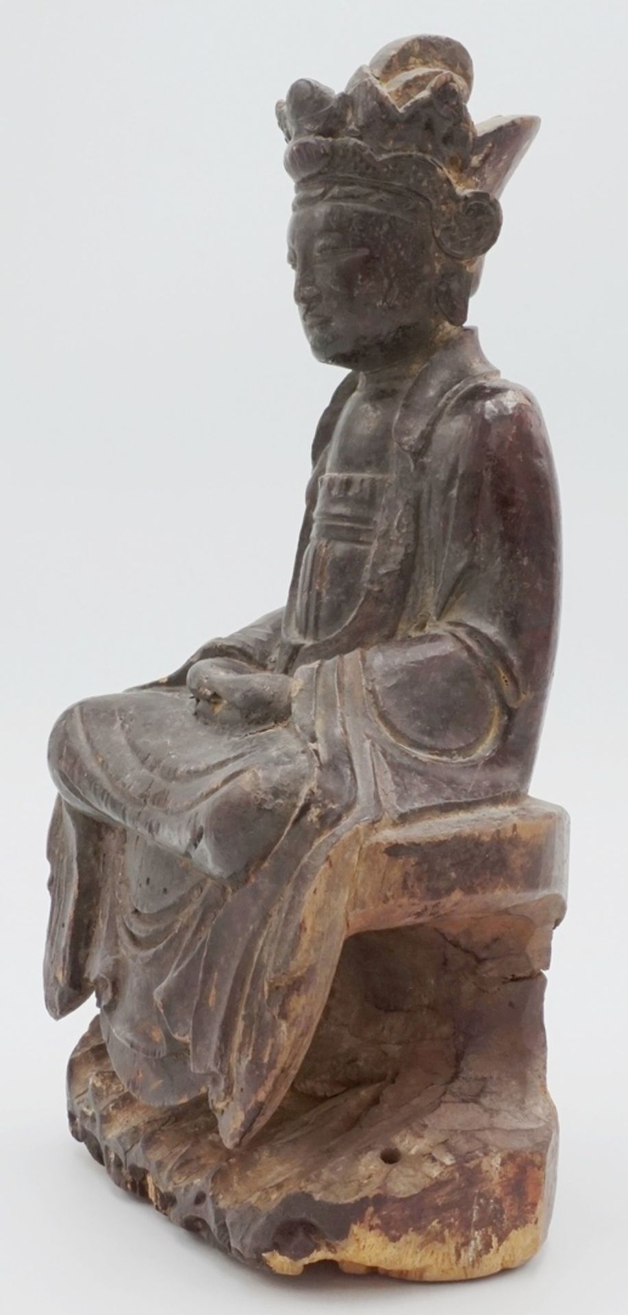 Buddha auf Thron sitzend, kleiner Hausaltar, China, 19. Jh.Holz, mit alter Lackfassung, rückseitig - Image 2 of 3