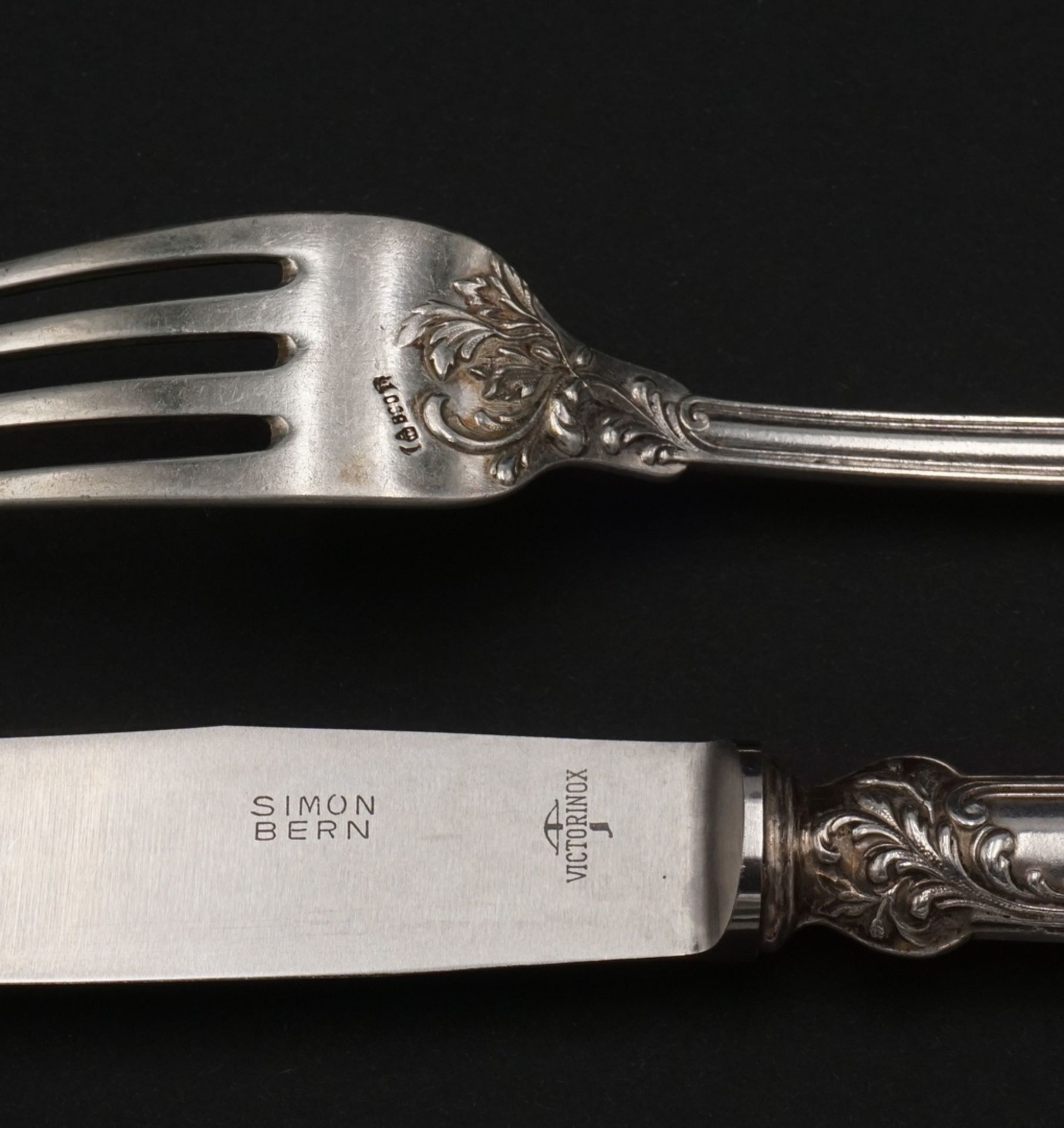 H. Meyen & Co. Besteck für 12 Personen im Koffer, um 1900800/- Silber, Halbmond und Krone, - Bild 4 aus 6