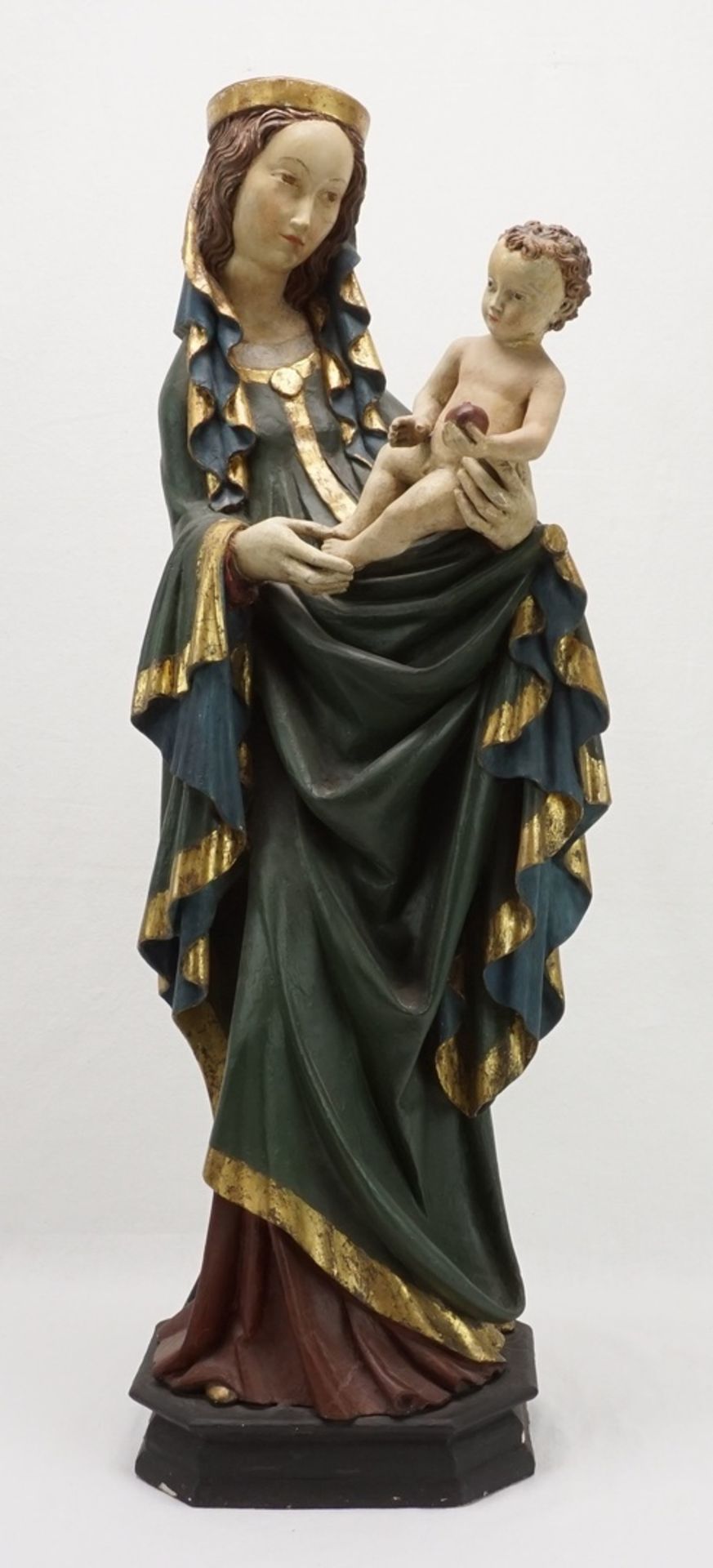 Große geschnitzte Madonna mit Kindwohl Lindenholz, 2. Hälfte 19. Jh., unsigniert, polychrom gefasst,