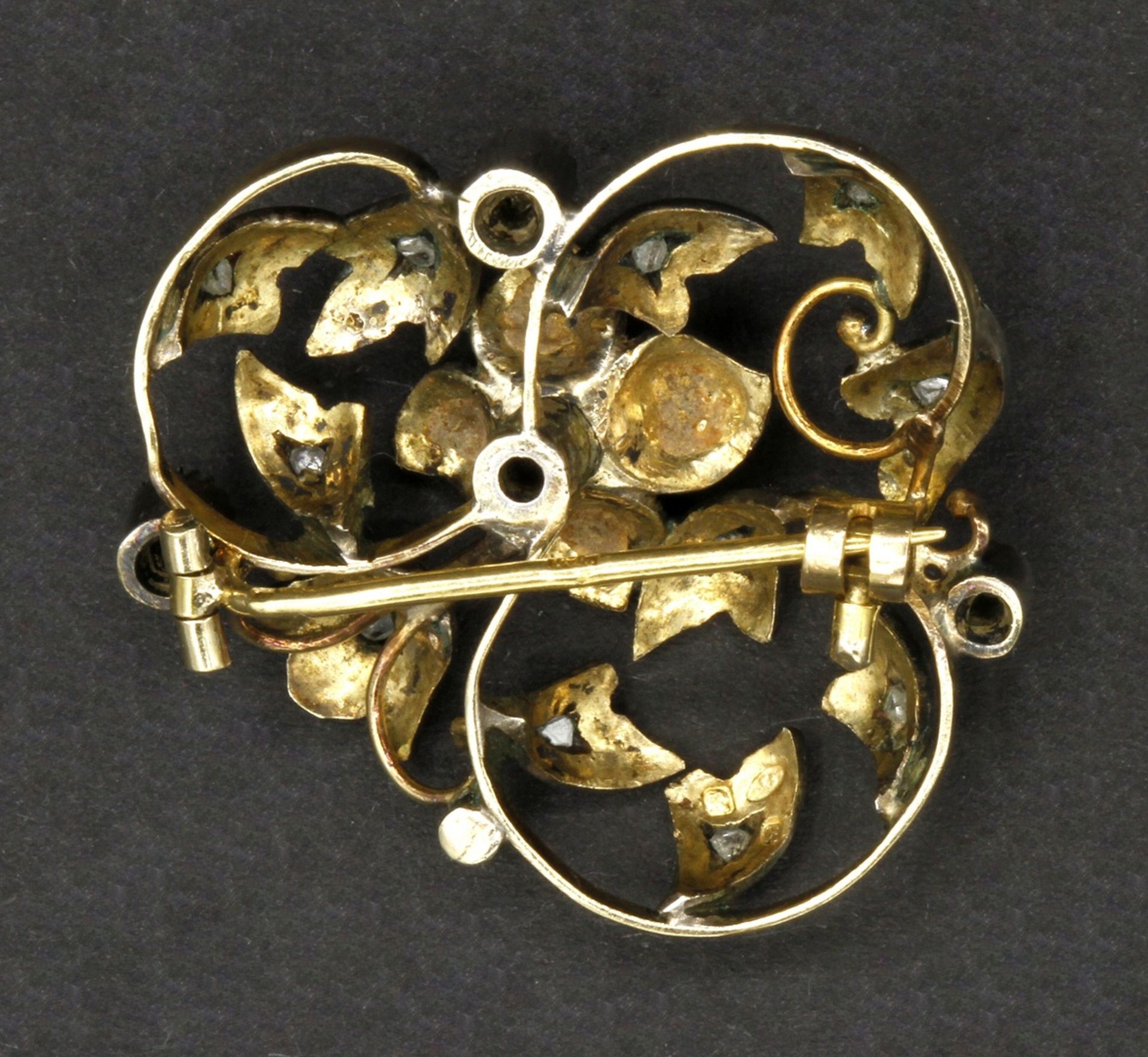 Jugendstil Brosche mit Perle und Diamantsplittern585/- Gelbgold (geprüft) mit Silber-Schauseite, - Bild 2 aus 2