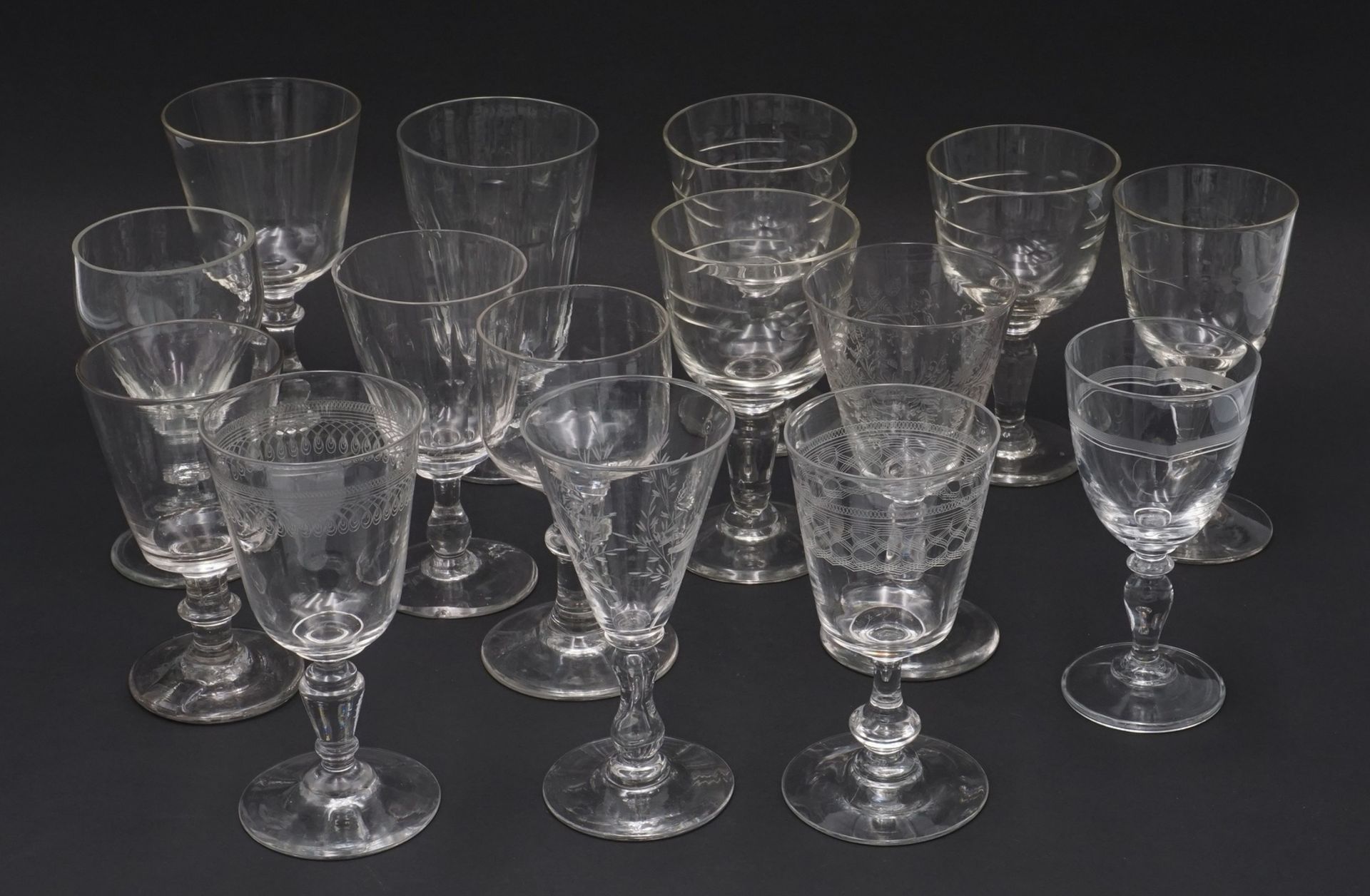 15 Weingläser, um 1900Glas, Kuppa teilweise verschliffen, guter Zustand, H. ca. 12 cmBitte